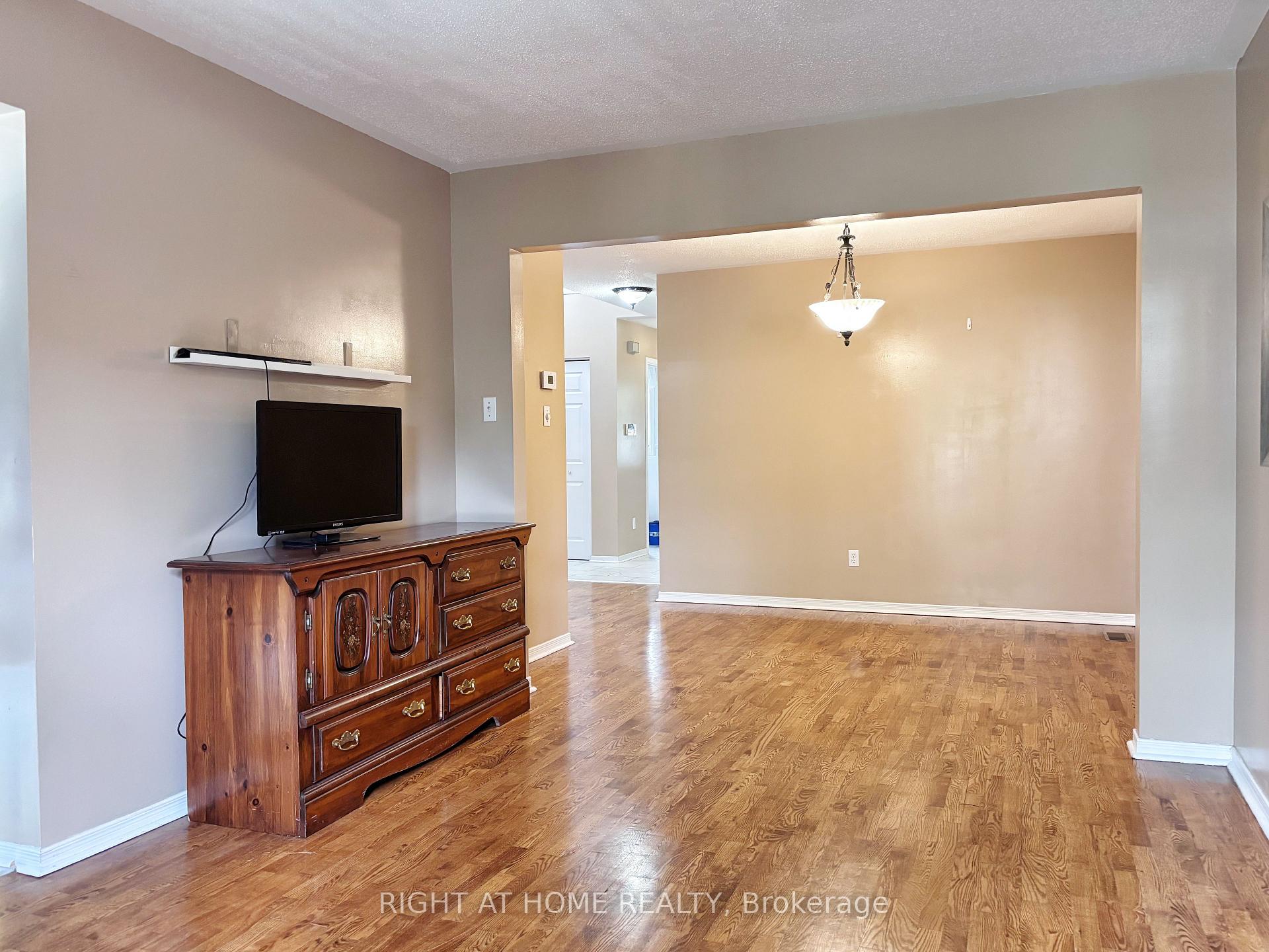 Photo 8 of 23 Harrington Court, Ottawa, Kanata - Kanata Lakes/Heritage Hills — HOMEH