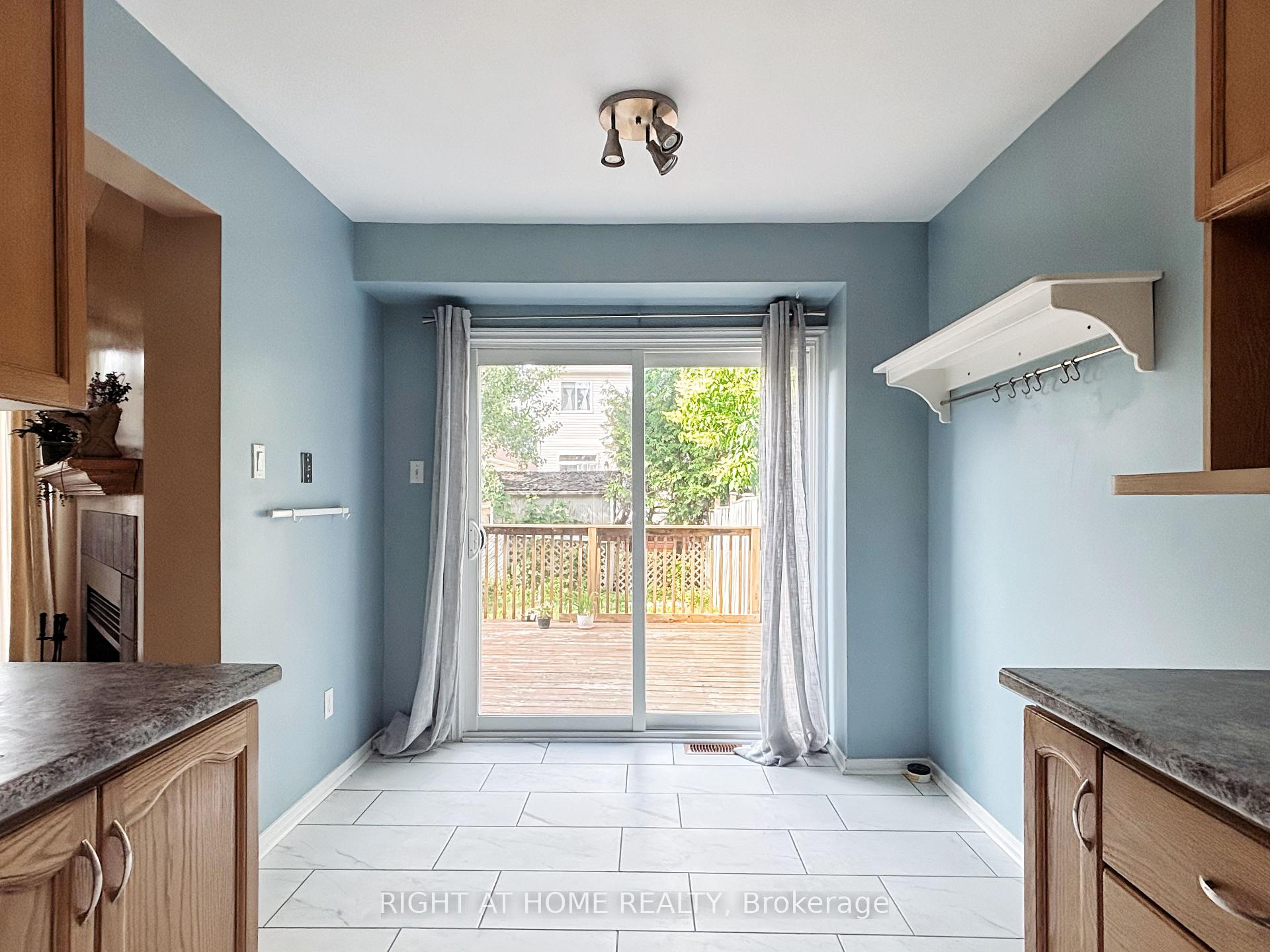 Photo 10 of 23 Harrington Court, Ottawa, Kanata - Kanata Lakes/Heritage Hills — HOMEH