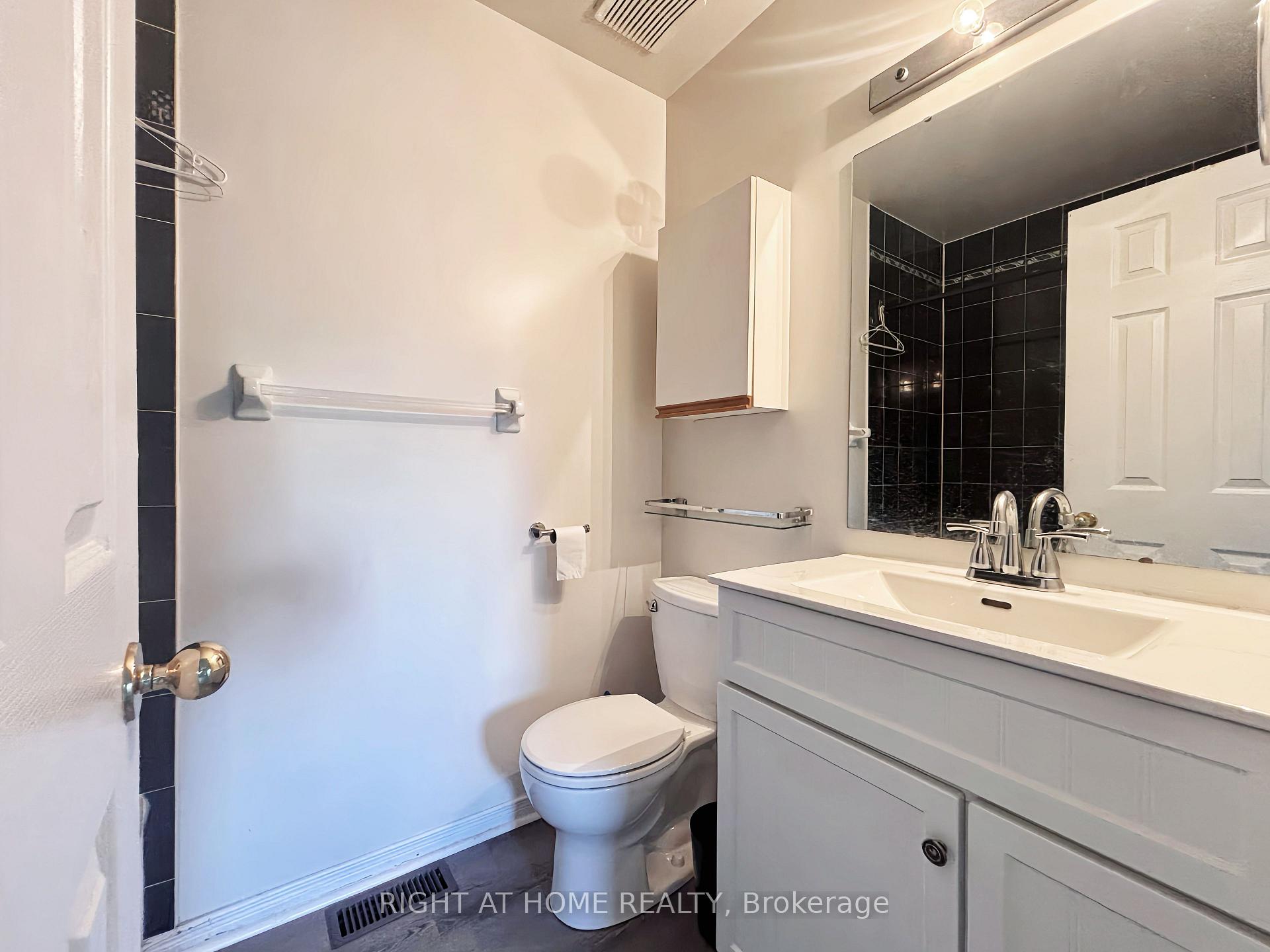Photo 15 of 23 Harrington Court, Ottawa, Kanata - Kanata Lakes/Heritage Hills — HOMEH