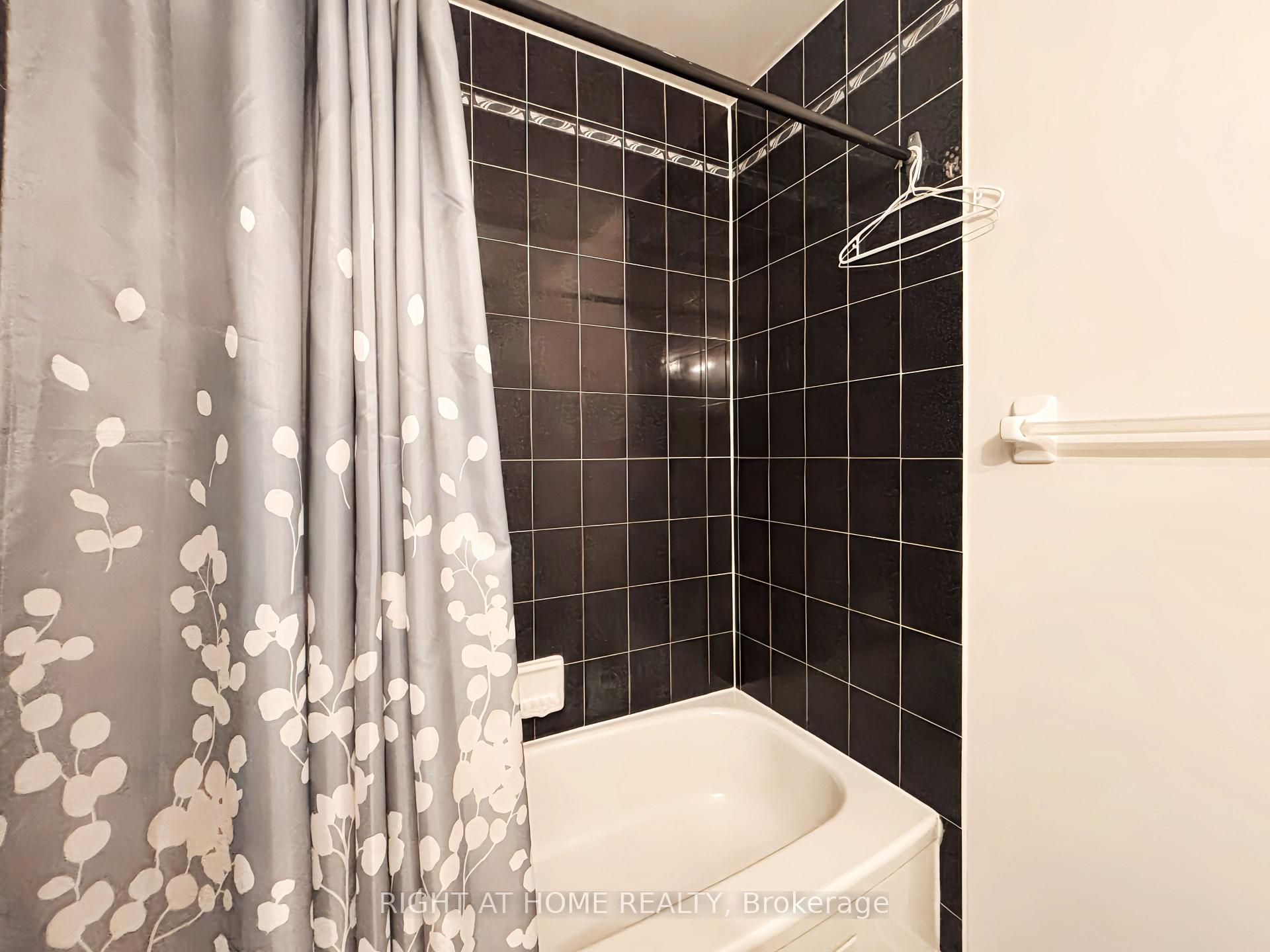 Photo 16 of 23 Harrington Court, Ottawa, Kanata - Kanata Lakes/Heritage Hills — HOMEH