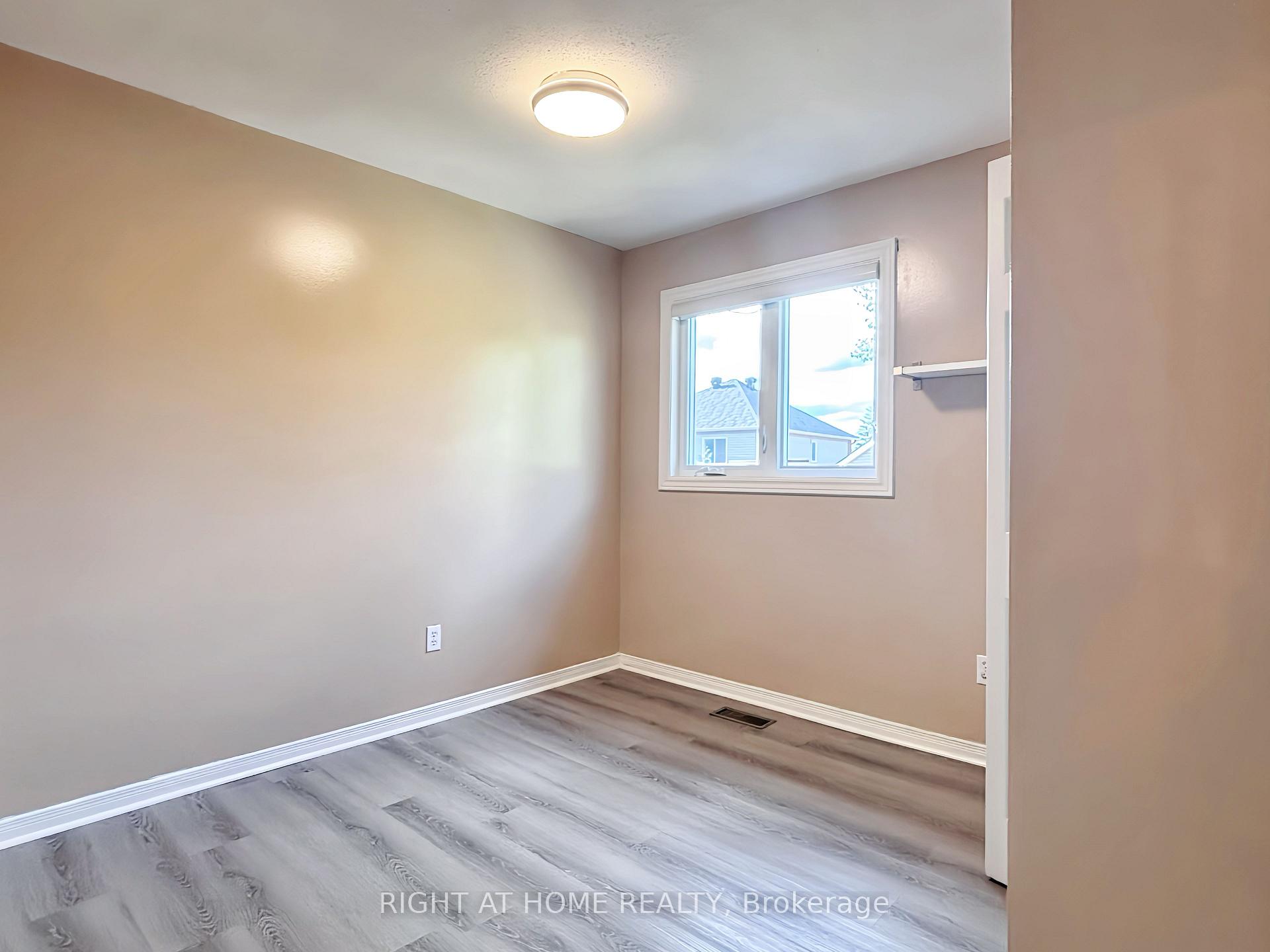 Photo 17 of 23 Harrington Court, Ottawa, Kanata - Kanata Lakes/Heritage Hills — HOMEH