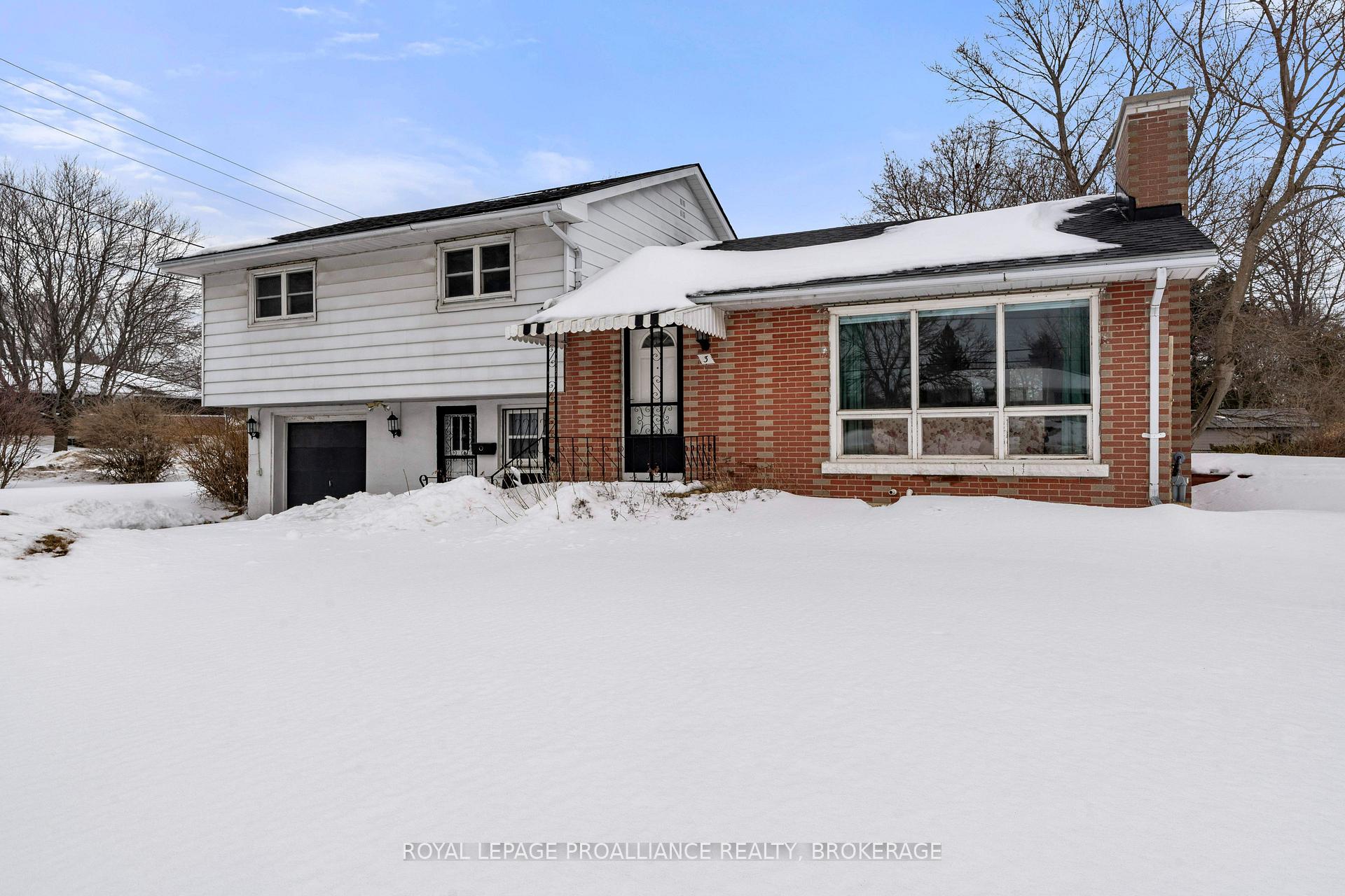 Photo 1 of 3 Fairfield Boulevard, Loyalist, Amherstview — HOMEH
