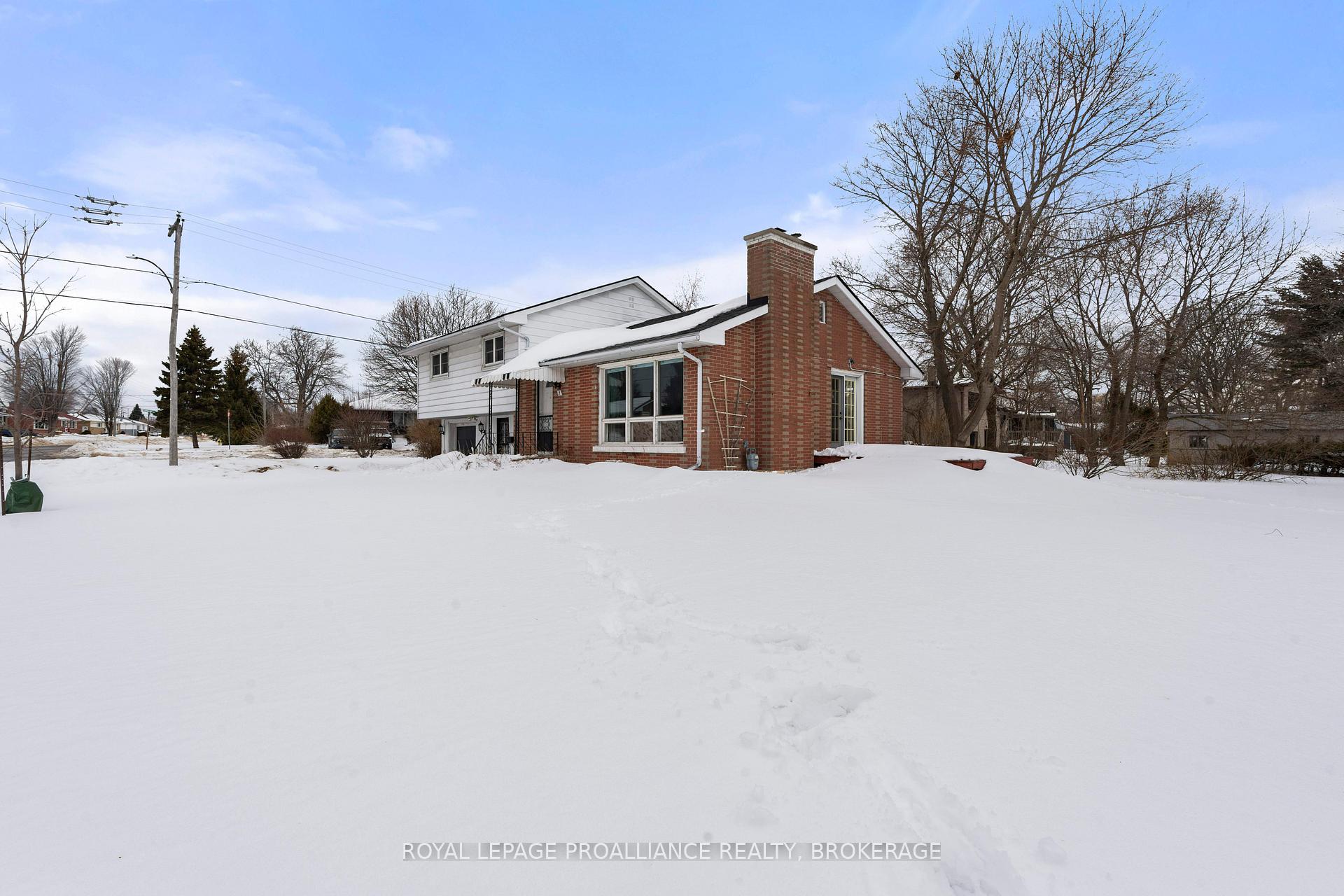 Photo 3 of 3 Fairfield Boulevard, Loyalist, Amherstview — HOMEH