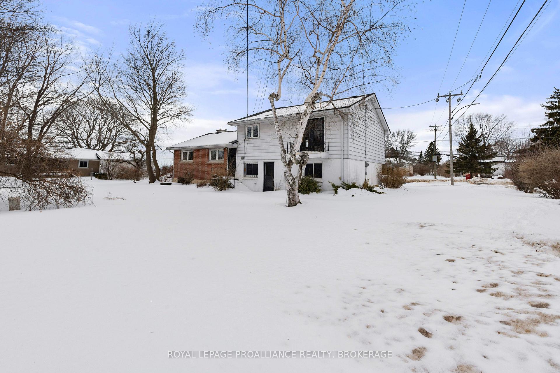 Photo 4 of 3 Fairfield Boulevard, Loyalist, Amherstview — HOMEH