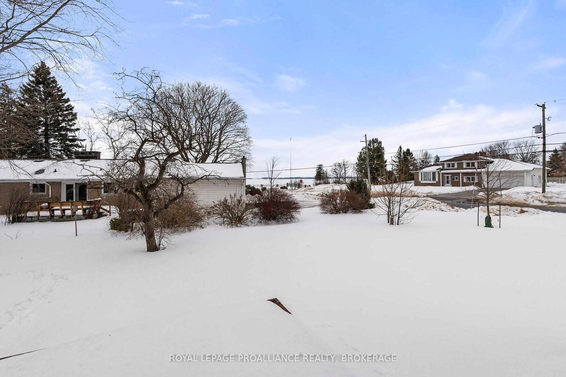 Photo 5 of 3 Fairfield Boulevard, Loyalist, Amherstview — HOMEH