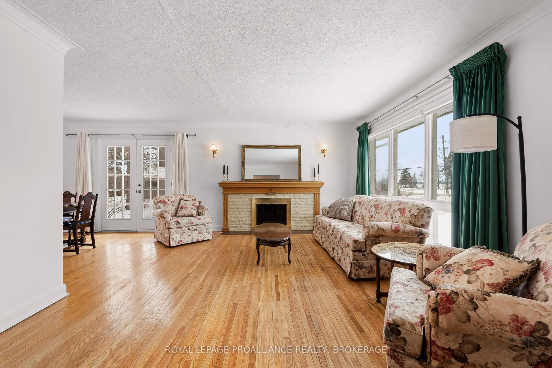 Photo 9 of 3 Fairfield Boulevard, Loyalist, Amherstview — HOMEH