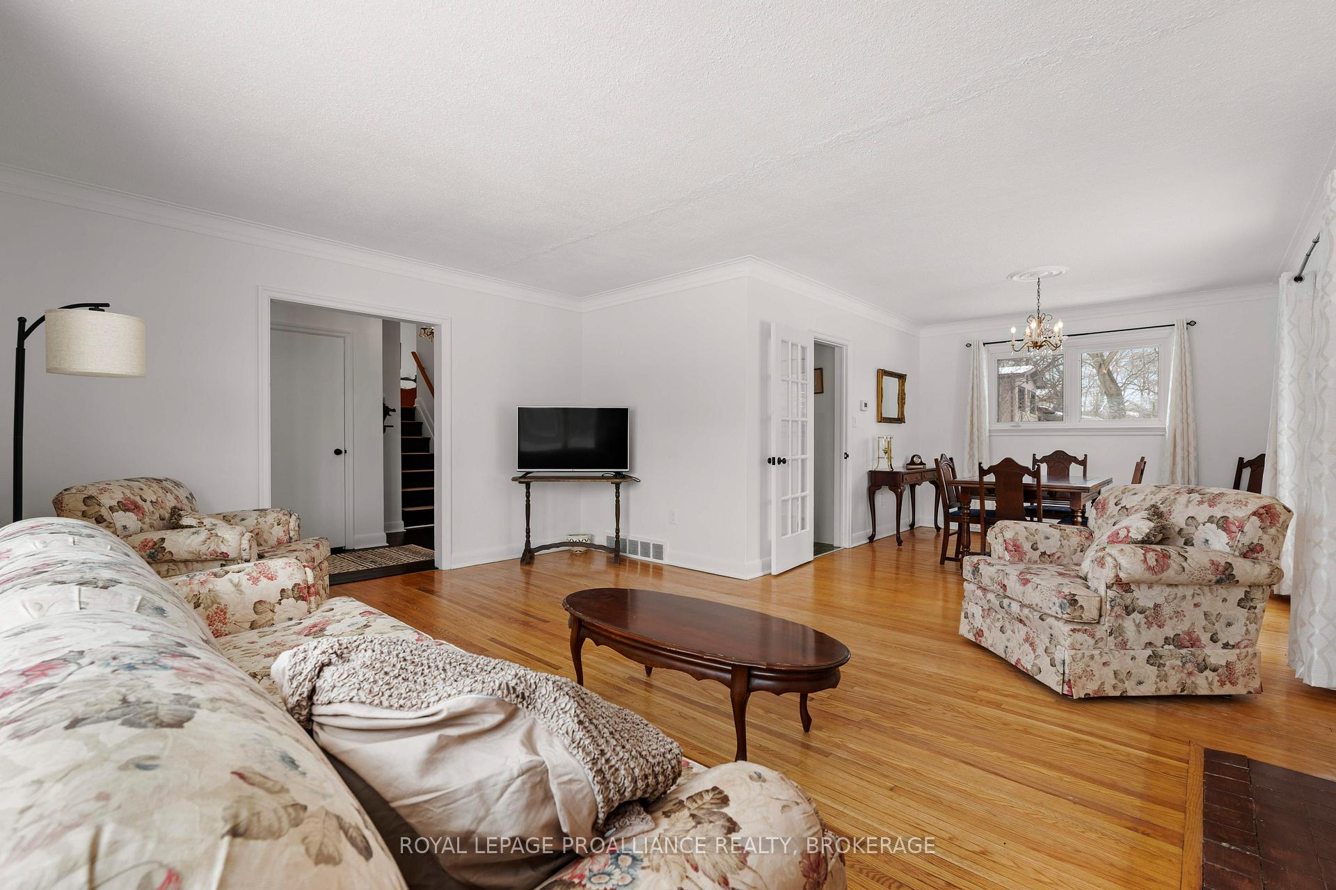 Photo 12 of 3 Fairfield Boulevard, Loyalist, Amherstview — HOMEH
