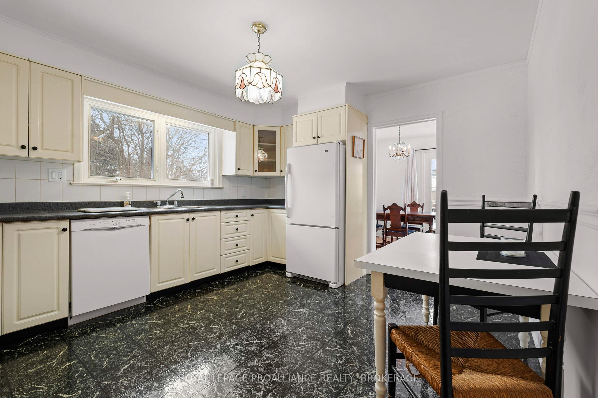 Photo 17 of 3 Fairfield Boulevard, Loyalist, Amherstview — HOMEH