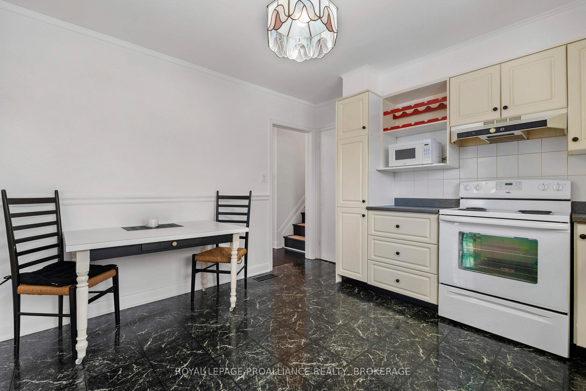 Photo 20 of 3 Fairfield Boulevard, Loyalist, Amherstview — HOMEH