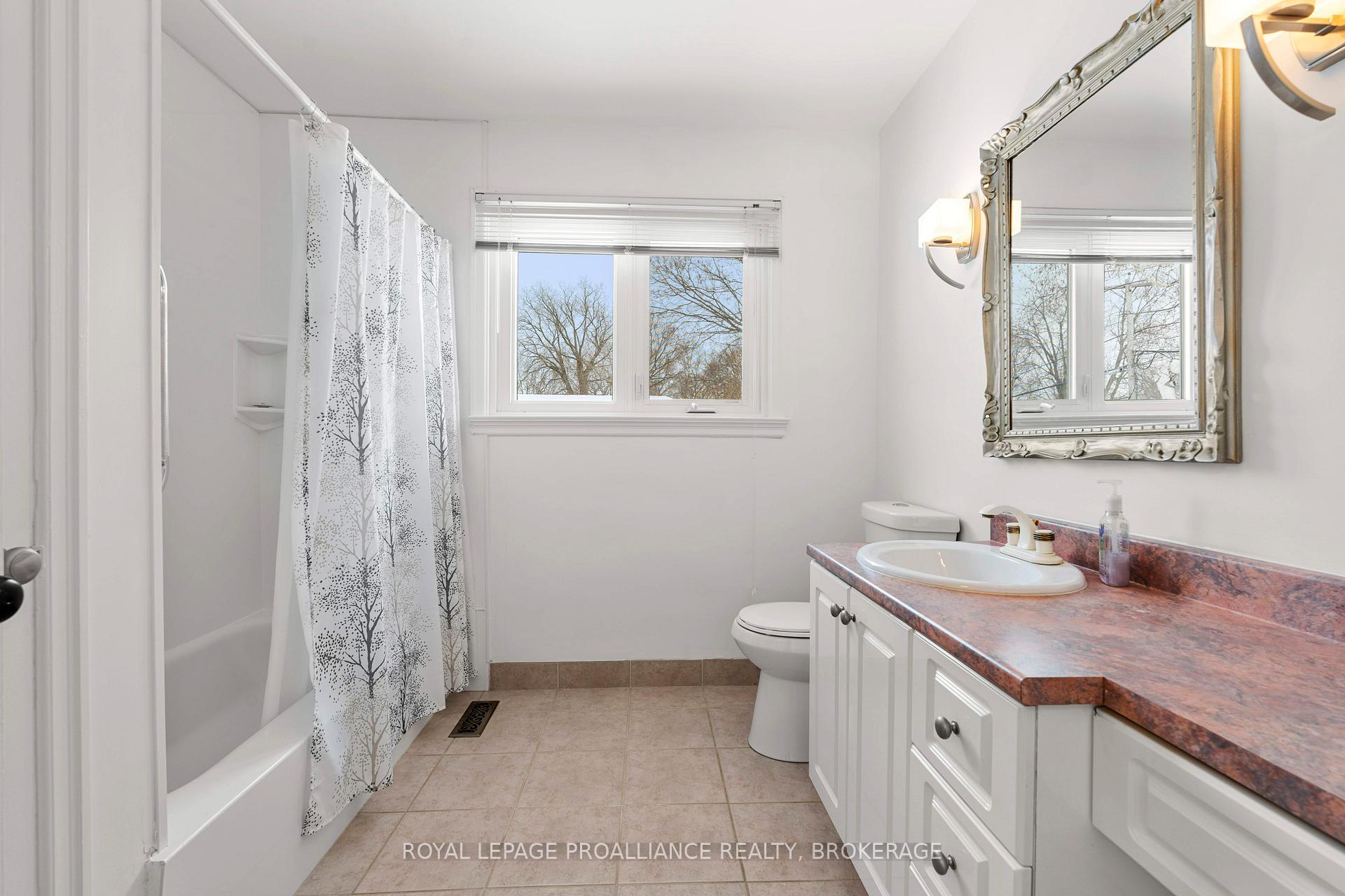 Photo 24 of 3 Fairfield Boulevard, Loyalist, Amherstview — HOMEH