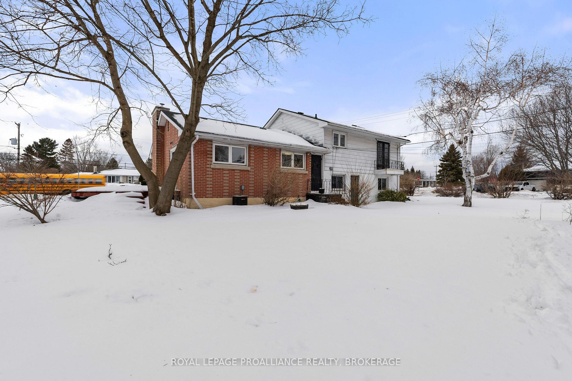 Photo 29 of 3 Fairfield Boulevard, Loyalist, Amherstview — HOMEH