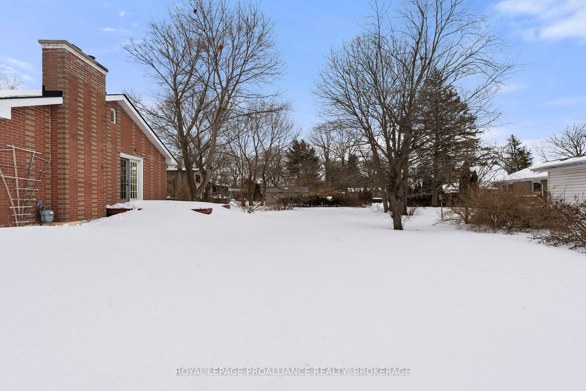 Photo 32 of 3 Fairfield Boulevard, Loyalist, Amherstview — HOMEH