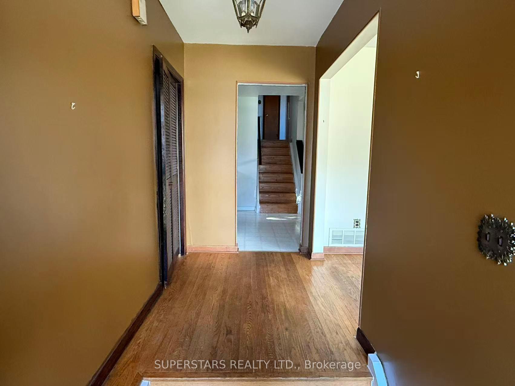 Photo 2 of 31 Fred Varley Drive, Markham, Unionville — HOMEH