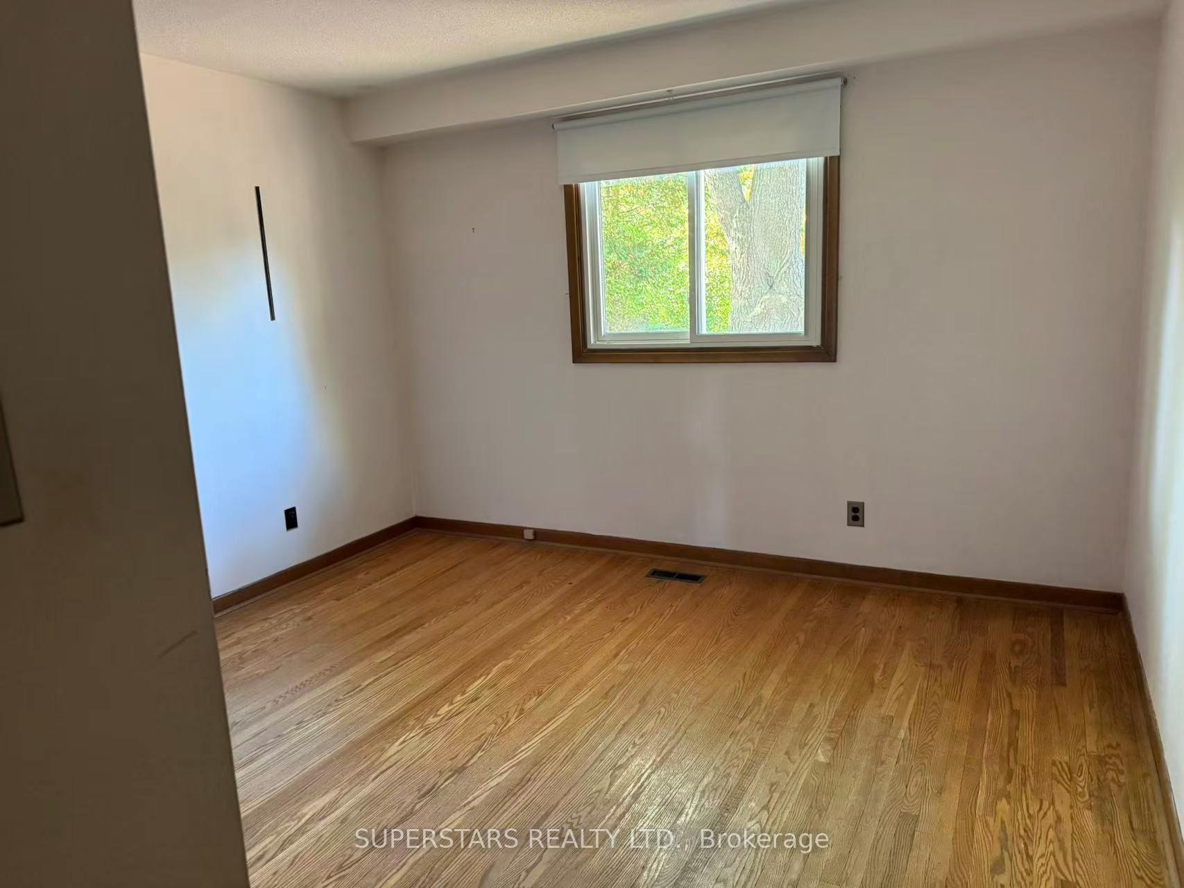 Photo 3 of 31 Fred Varley Drive, Markham, Unionville — HOMEH