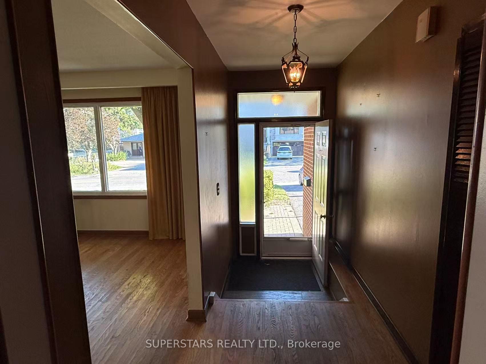 Photo 5 of 31 Fred Varley Drive, Markham, Unionville — HOMEH
