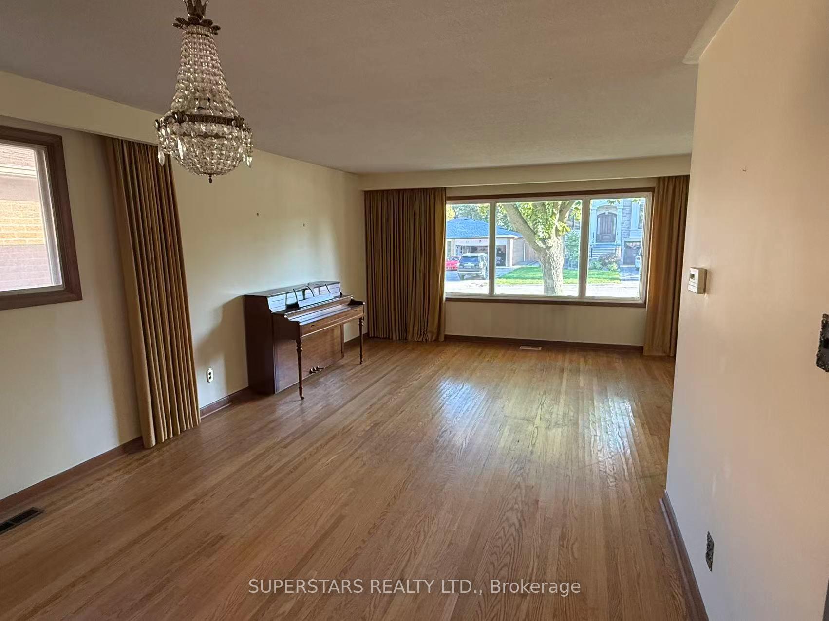 Photo 6 of 31 Fred Varley Drive, Markham, Unionville — HOMEH