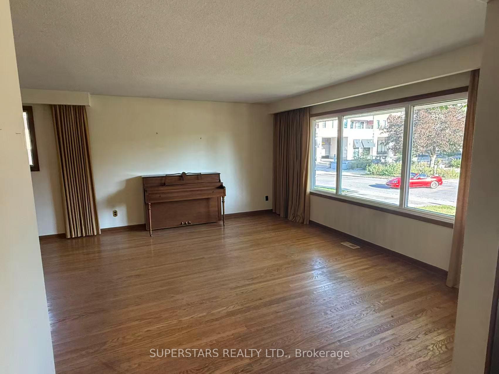 Photo 15 of 31 Fred Varley Drive, Markham, Unionville — HOMEH