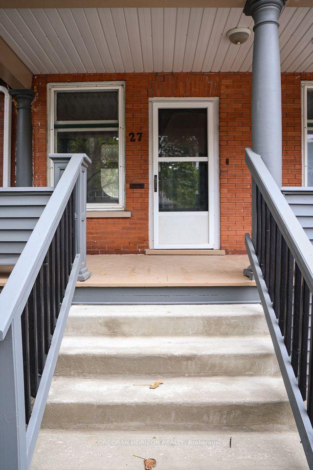 Front of 27 Wellington Street N