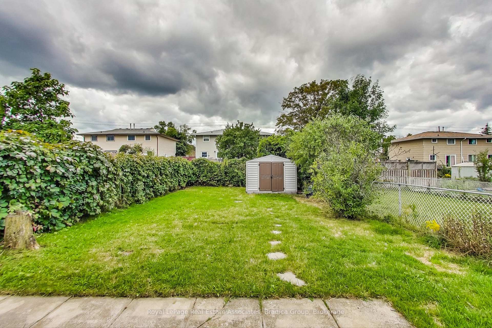 Photo 8 of 22 Lucerne Drive, Kitchener, Alpine — HOMEH