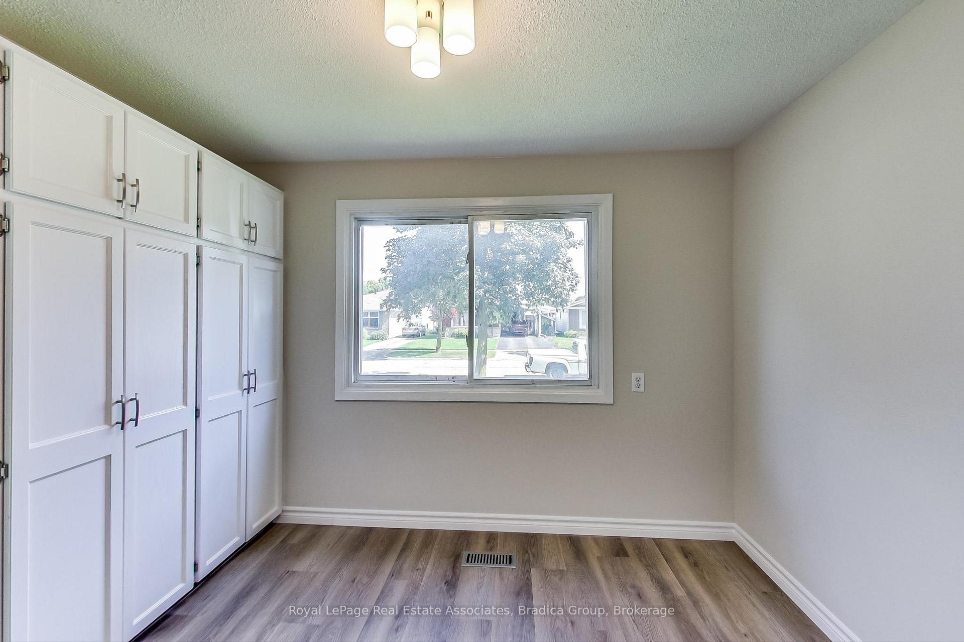 Photo 10 of 22 Lucerne Drive, Kitchener, Alpine — HOMEH