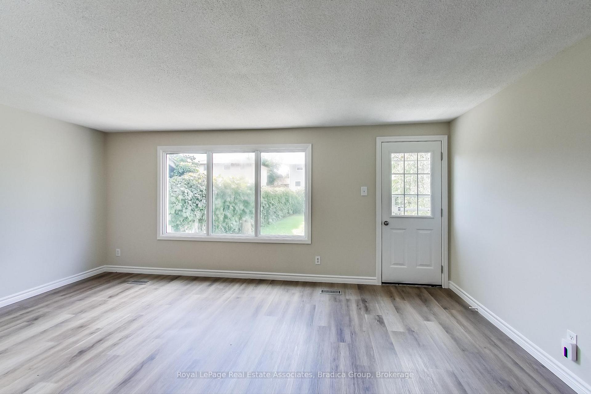 Photo 12 of 22 Lucerne Drive, Kitchener, Alpine — HOMEH