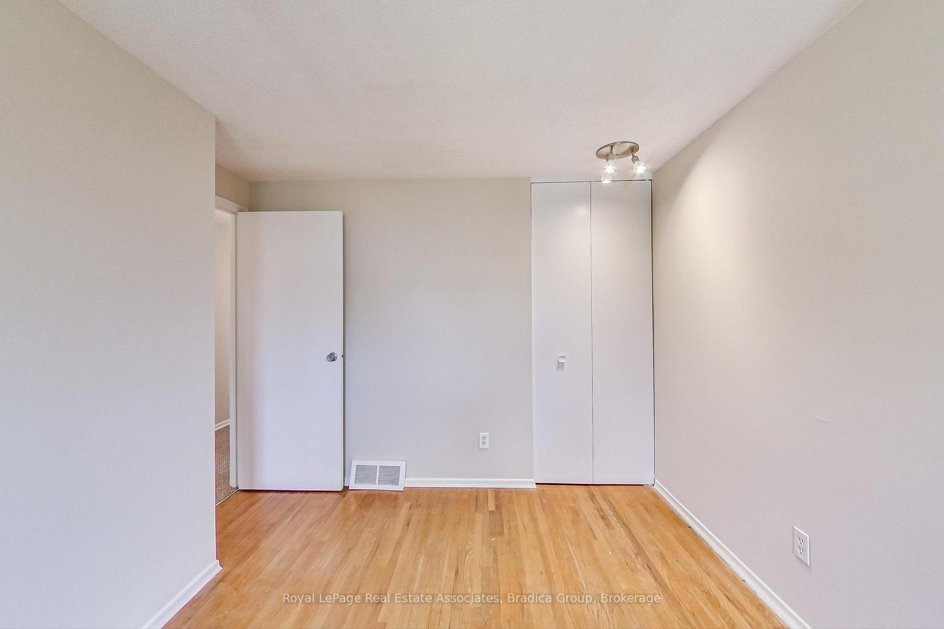 Photo 19 of 22 Lucerne Drive, Kitchener, Alpine — HOMEH