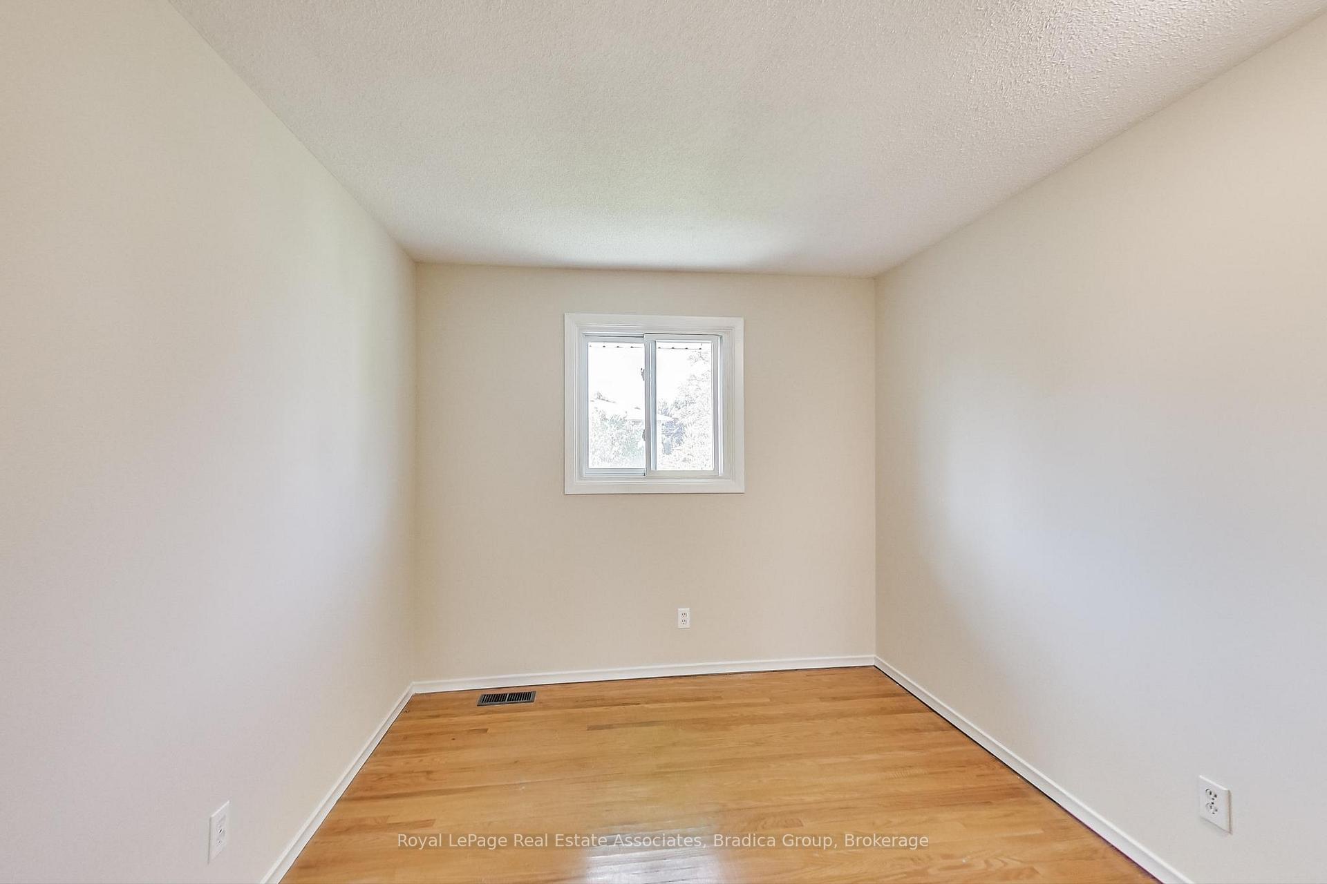Photo 20 of 22 Lucerne Drive, Kitchener, Alpine — HOMEH