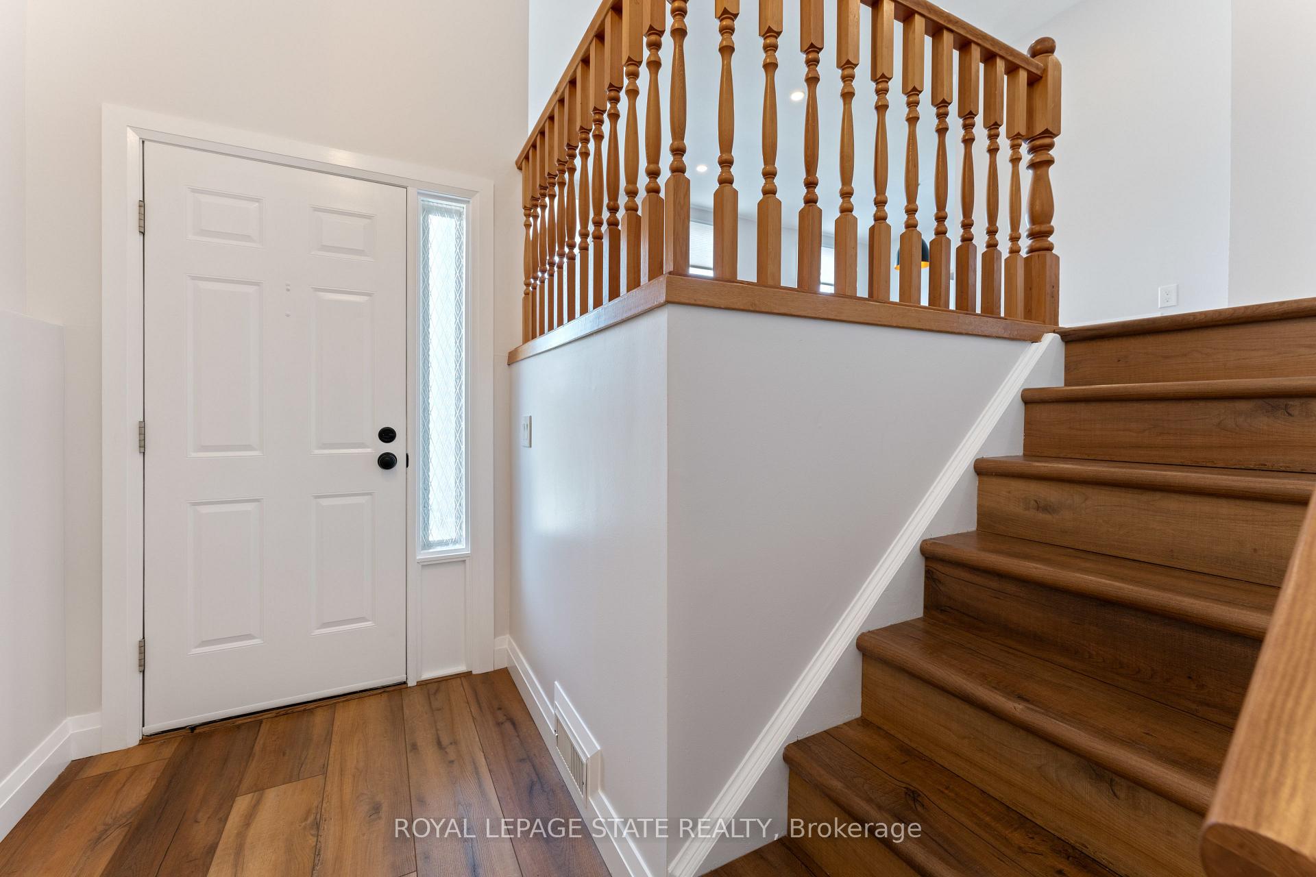 Photo 4 of Unit Upper Level, 144 Ravenbury Drive, Hamilton, Randall — HOMEH