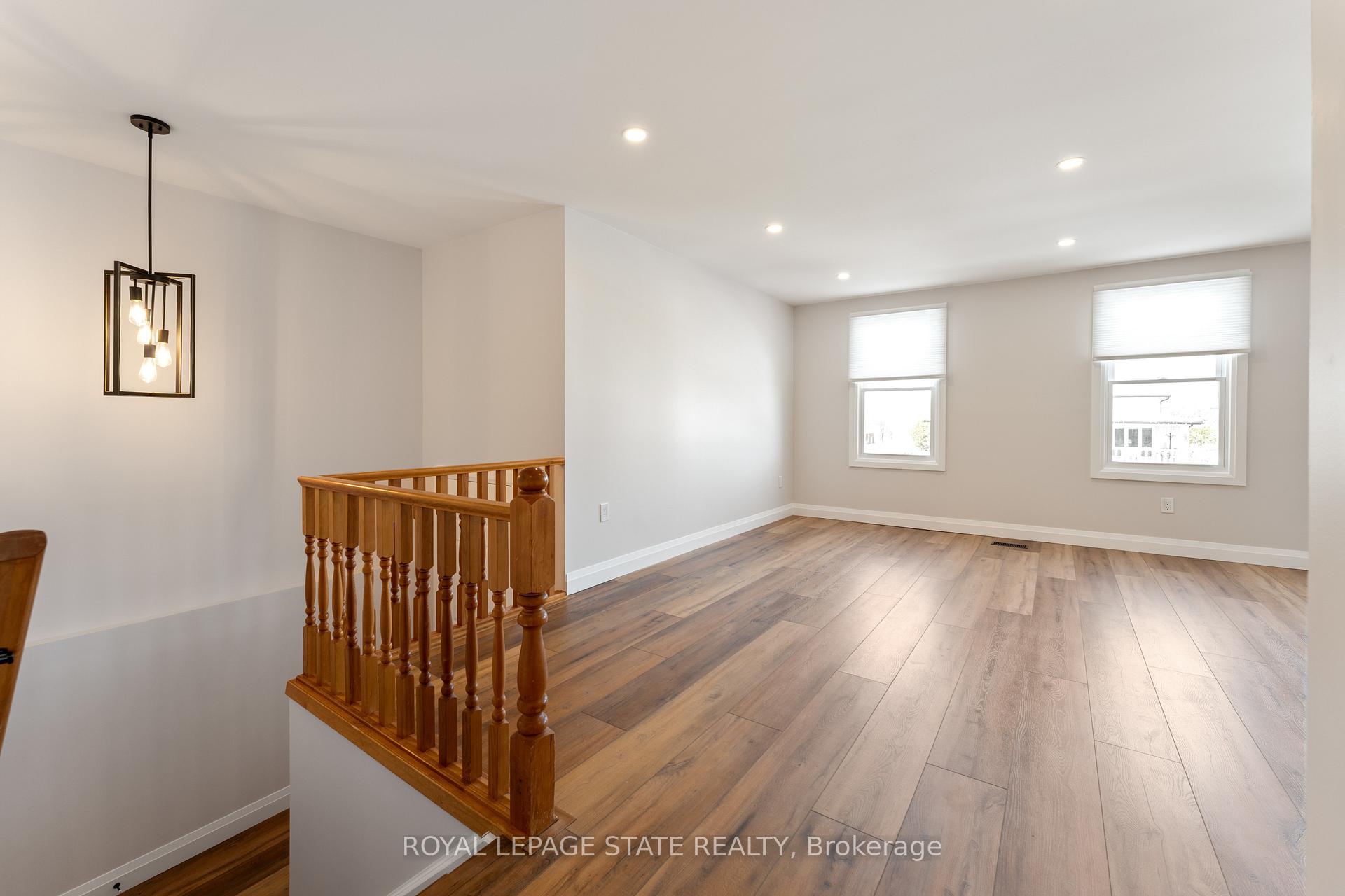 Photo 6 of Unit Upper Level, 144 Ravenbury Drive, Hamilton, Randall — HOMEH