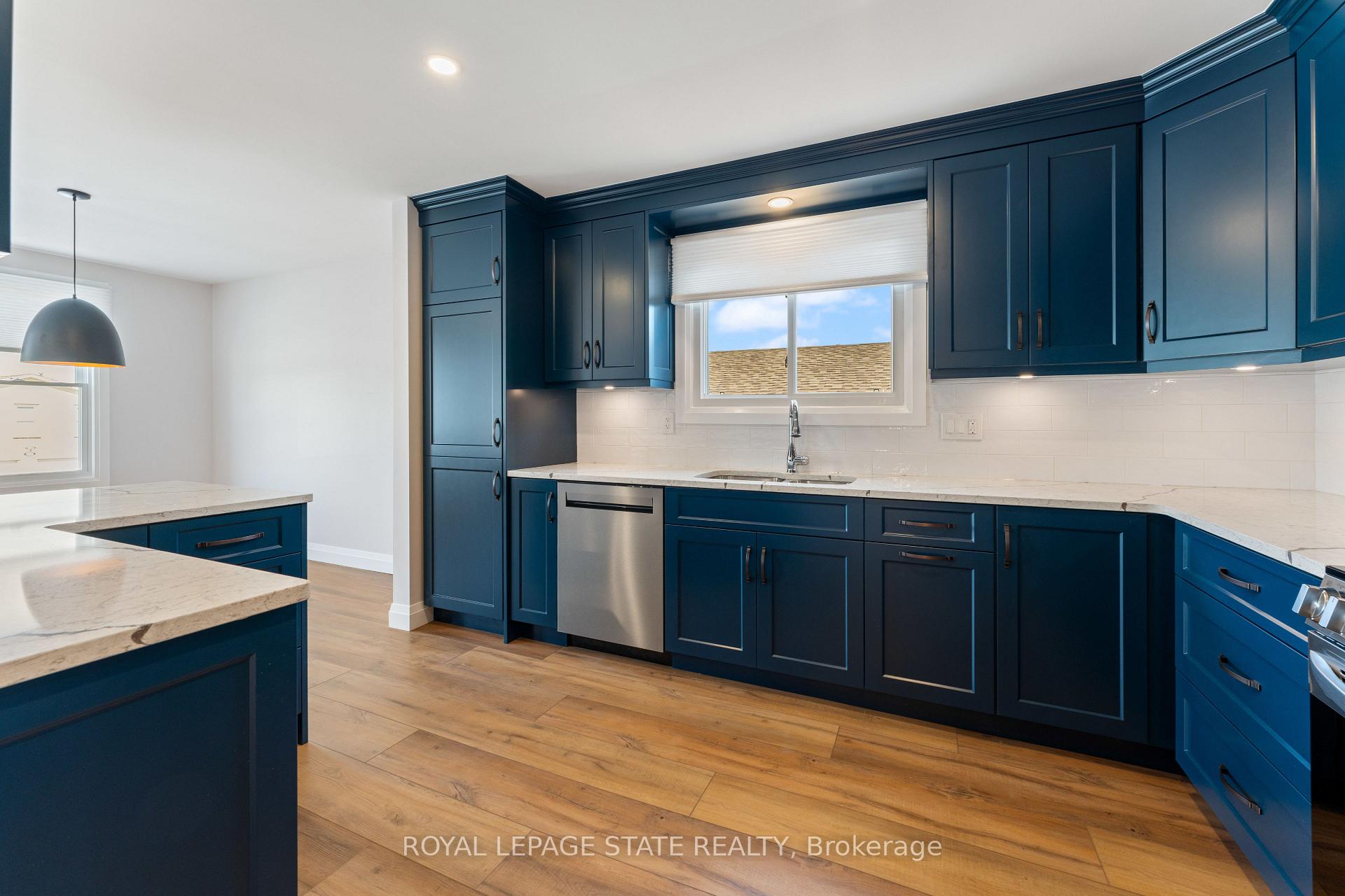 Photo 10 of Unit Upper Level, 144 Ravenbury Drive, Hamilton, Randall — HOMEH