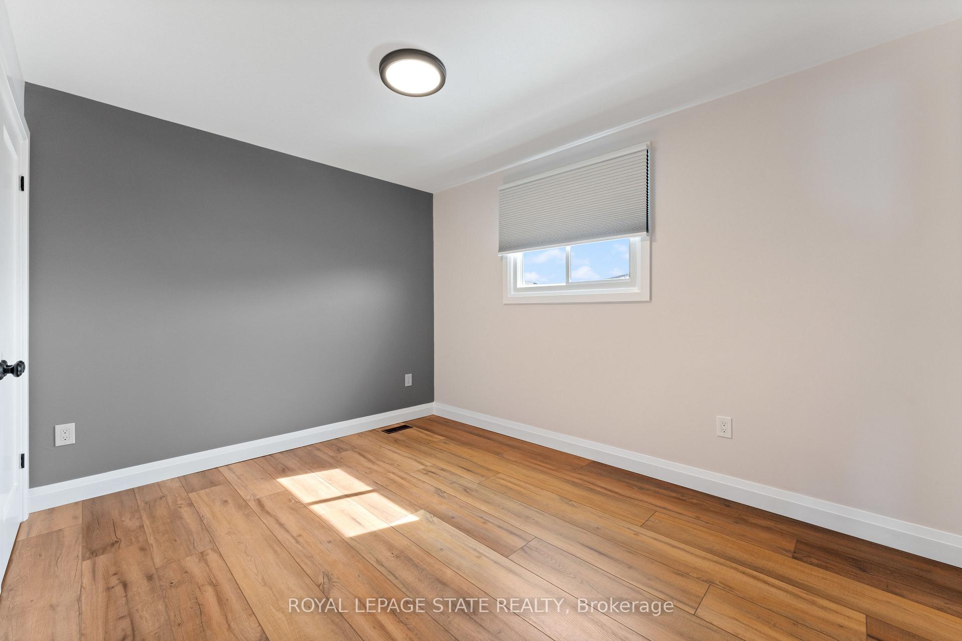 Photo 15 of Unit Upper Level, 144 Ravenbury Drive, Hamilton, Randall — HOMEH