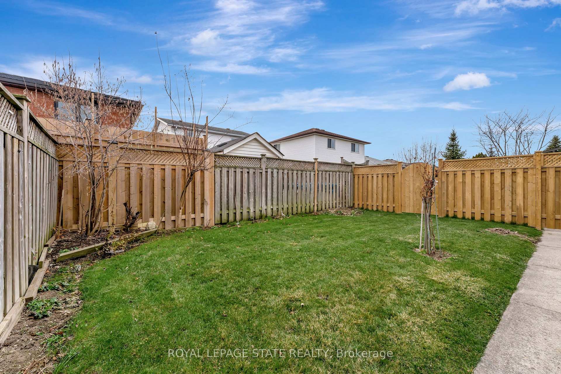 Photo 21 of Unit Upper Level, 144 Ravenbury Drive, Hamilton, Randall — HOMEH