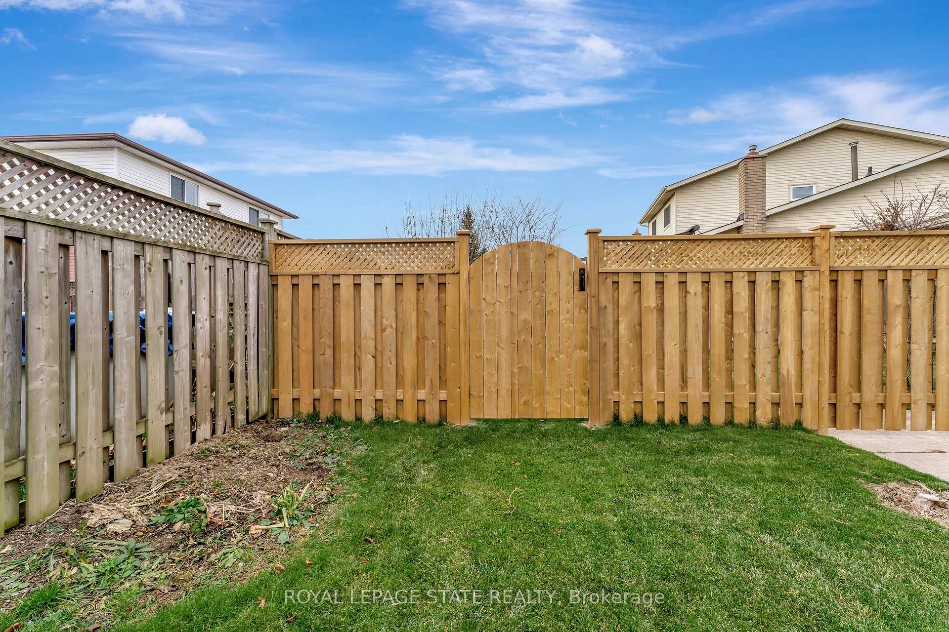 Photo 22 of Unit Upper Level, 144 Ravenbury Drive, Hamilton, Randall — HOMEH
