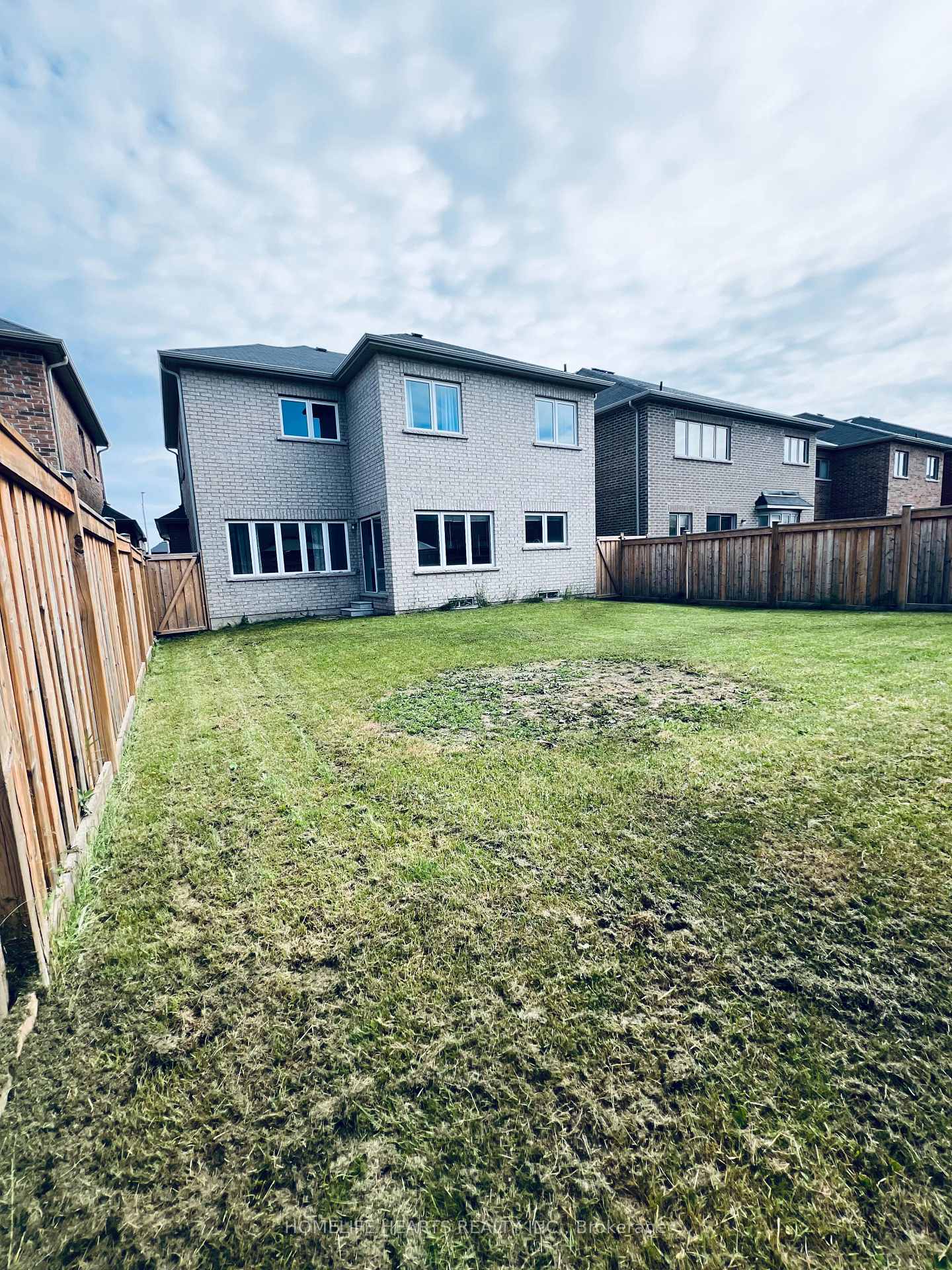 Photo 9 of 1030 Barton Way, Innisfil, Rural Innisfil — HOMEH
