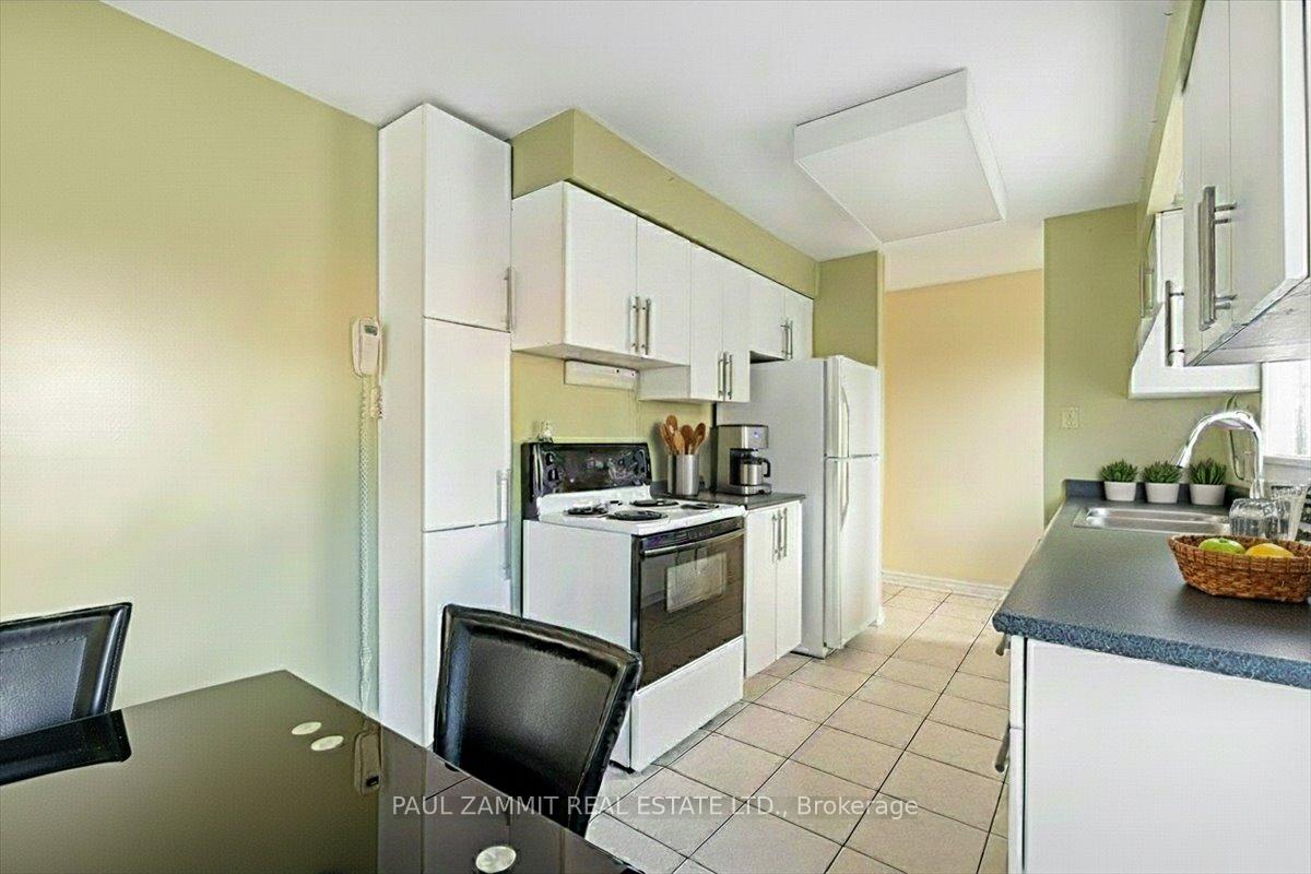 Photo 2 of 11 Tamarack Drive, Markham, Aileen-Willowbrook — HOMEH