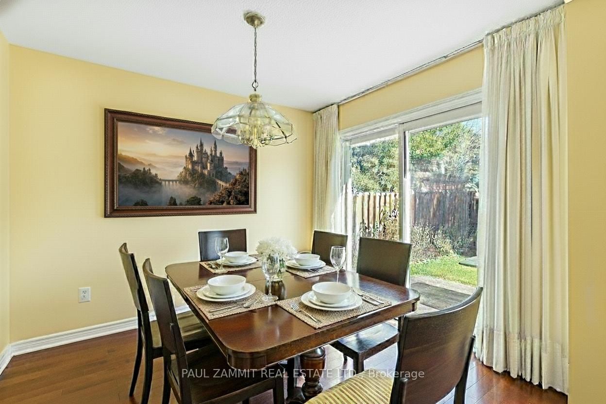 Photo 5 of 11 Tamarack Drive, Markham, Aileen-Willowbrook — HOMEH