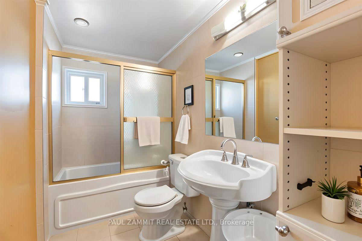 Photo 12 of 11 Tamarack Drive, Markham, Aileen-Willowbrook — HOMEH