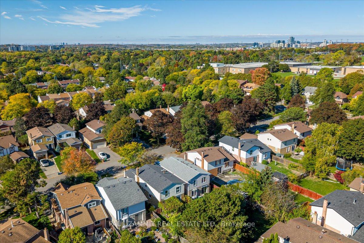Photo 17 of 11 Tamarack Drive, Markham, Aileen-Willowbrook — HOMEH