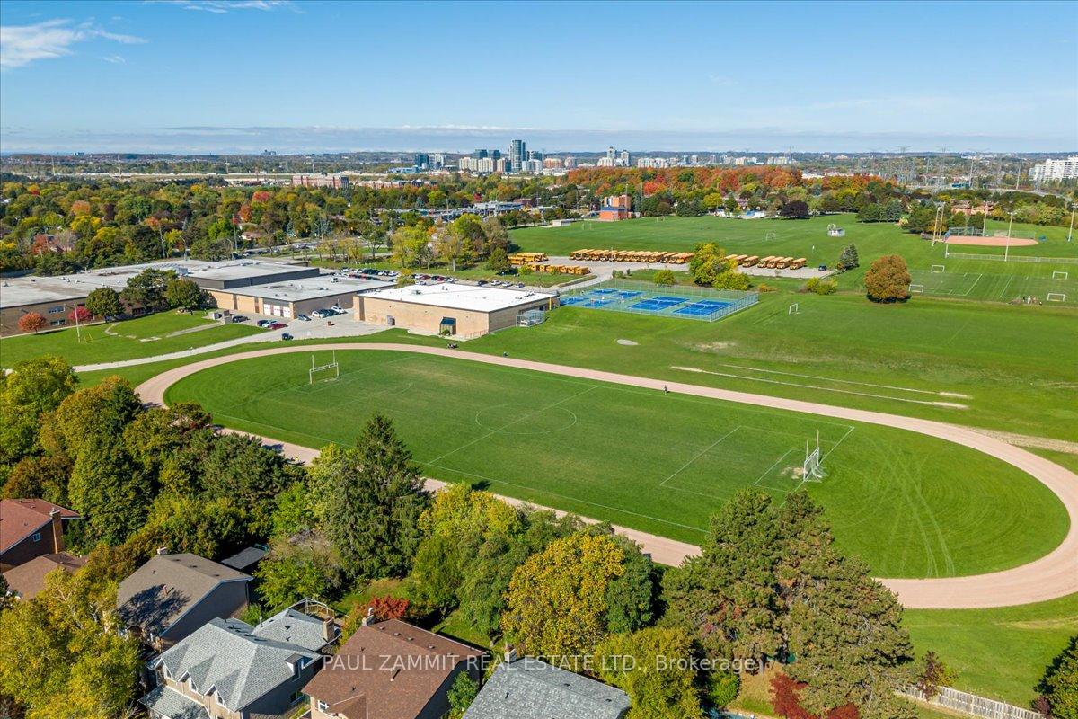 Photo 21 of 11 Tamarack Drive, Markham, Aileen-Willowbrook — HOMEH