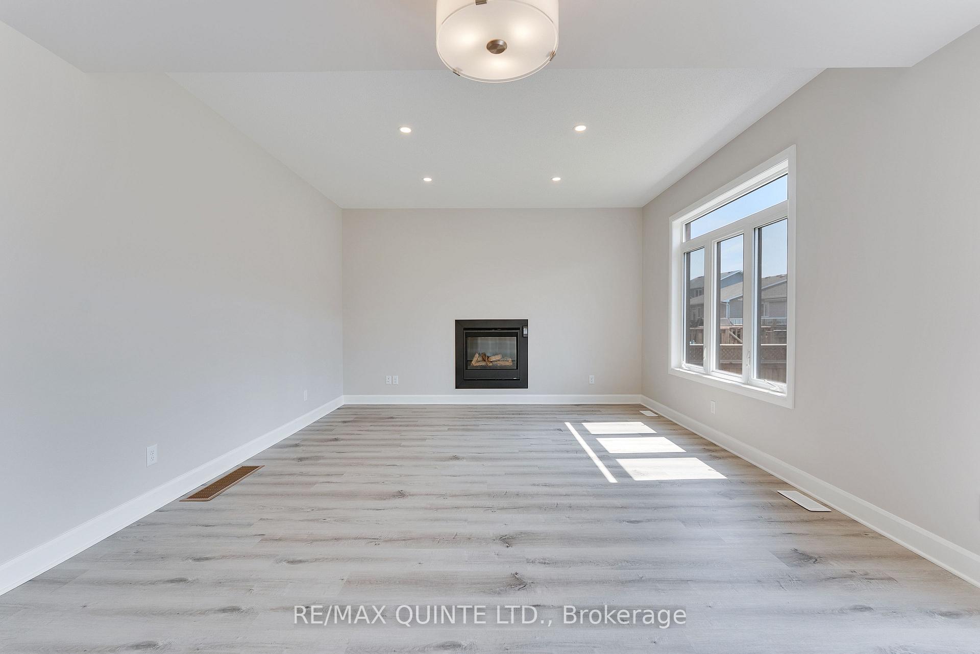 Photo 11 of 753 Riverview Way, Kingston — HOMEH