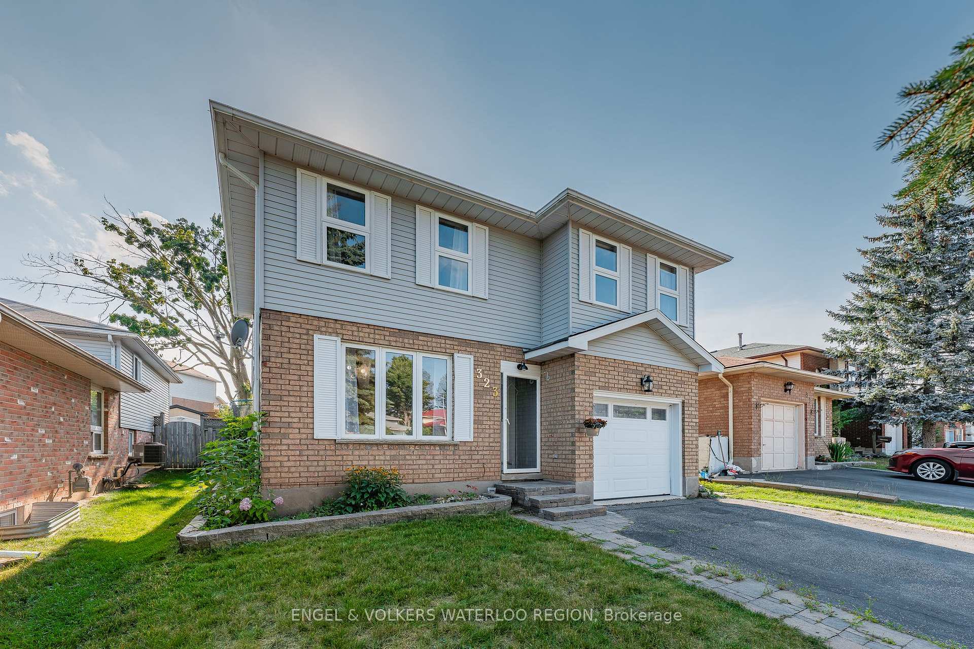 Photo 3 of 323 Newbury Drive, Kitchener — HOMEH