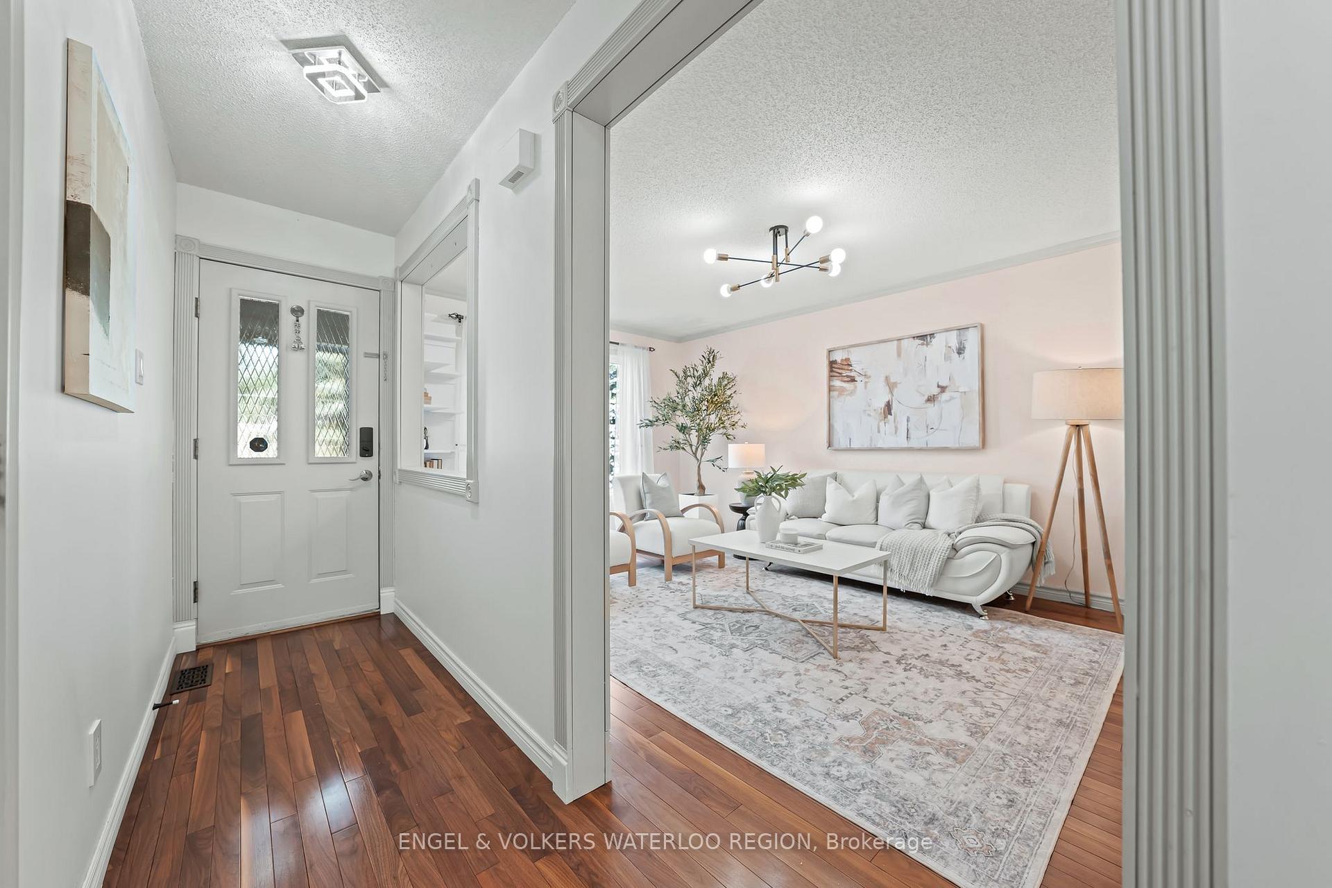Photo 5 of 323 Newbury Drive, Kitchener — HOMEH