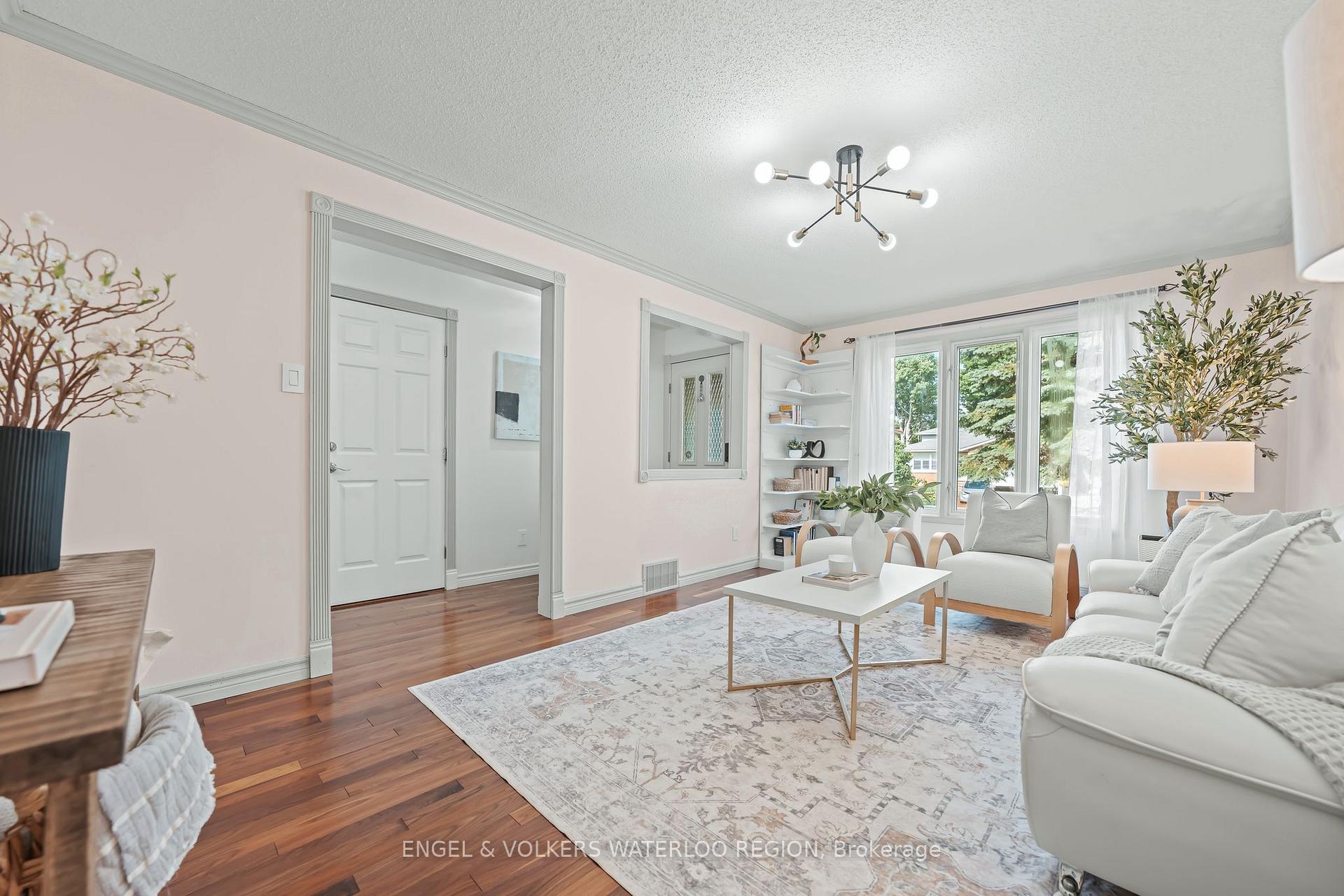 Photo 8 of 323 Newbury Drive, Kitchener — HOMEH