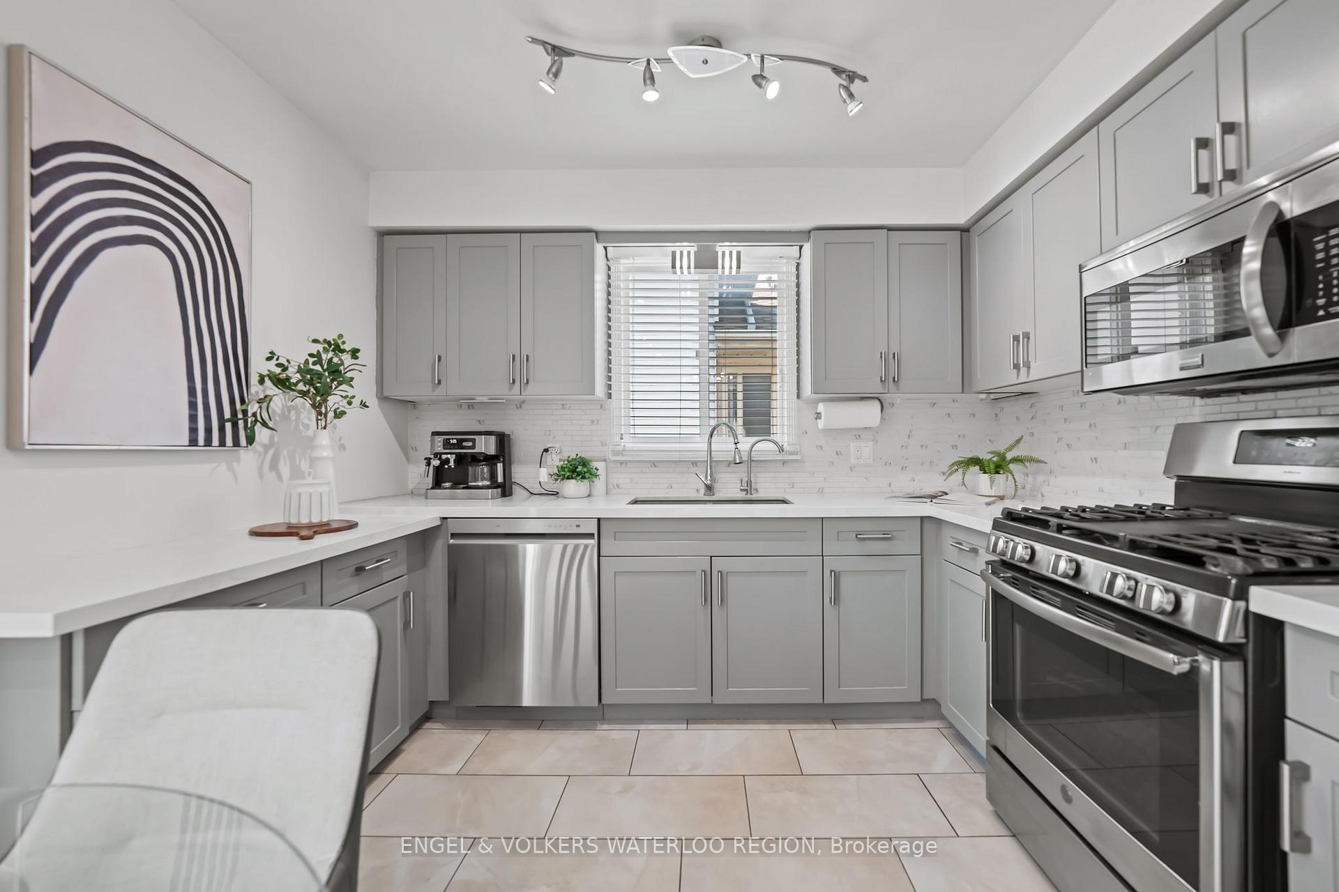 Photo 11 of 323 Newbury Drive, Kitchener — HOMEH