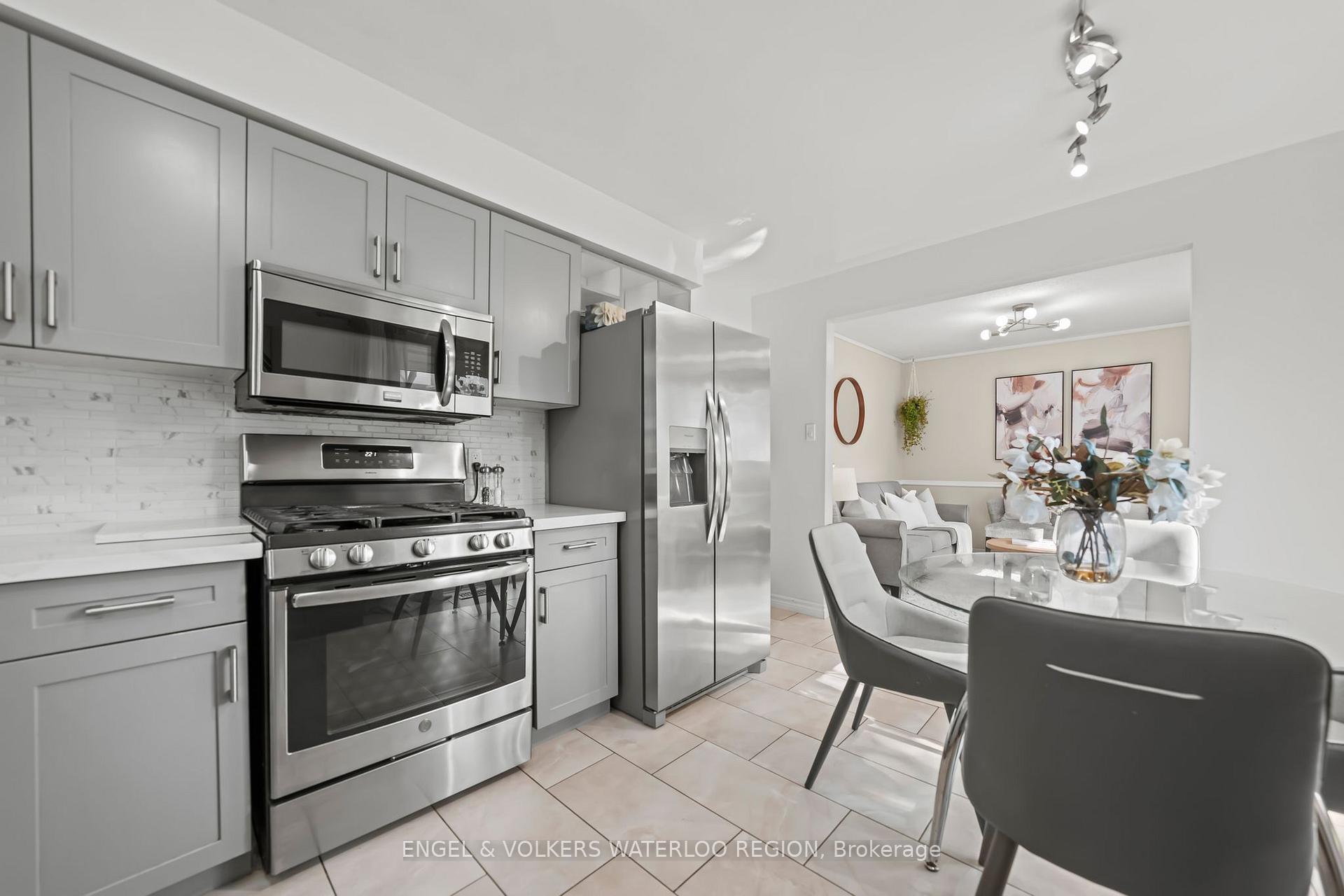 Photo 14 of 323 Newbury Drive, Kitchener — HOMEH