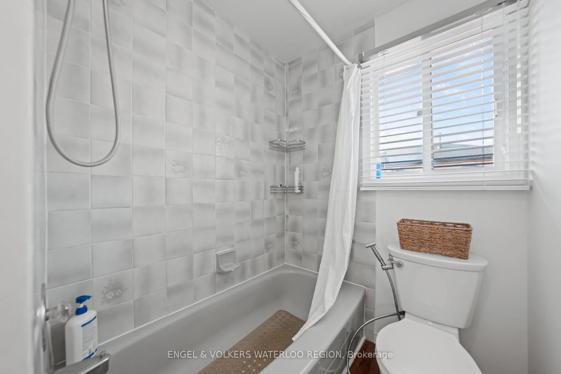 Photo 31 of 323 Newbury Drive, Kitchener — HOMEH