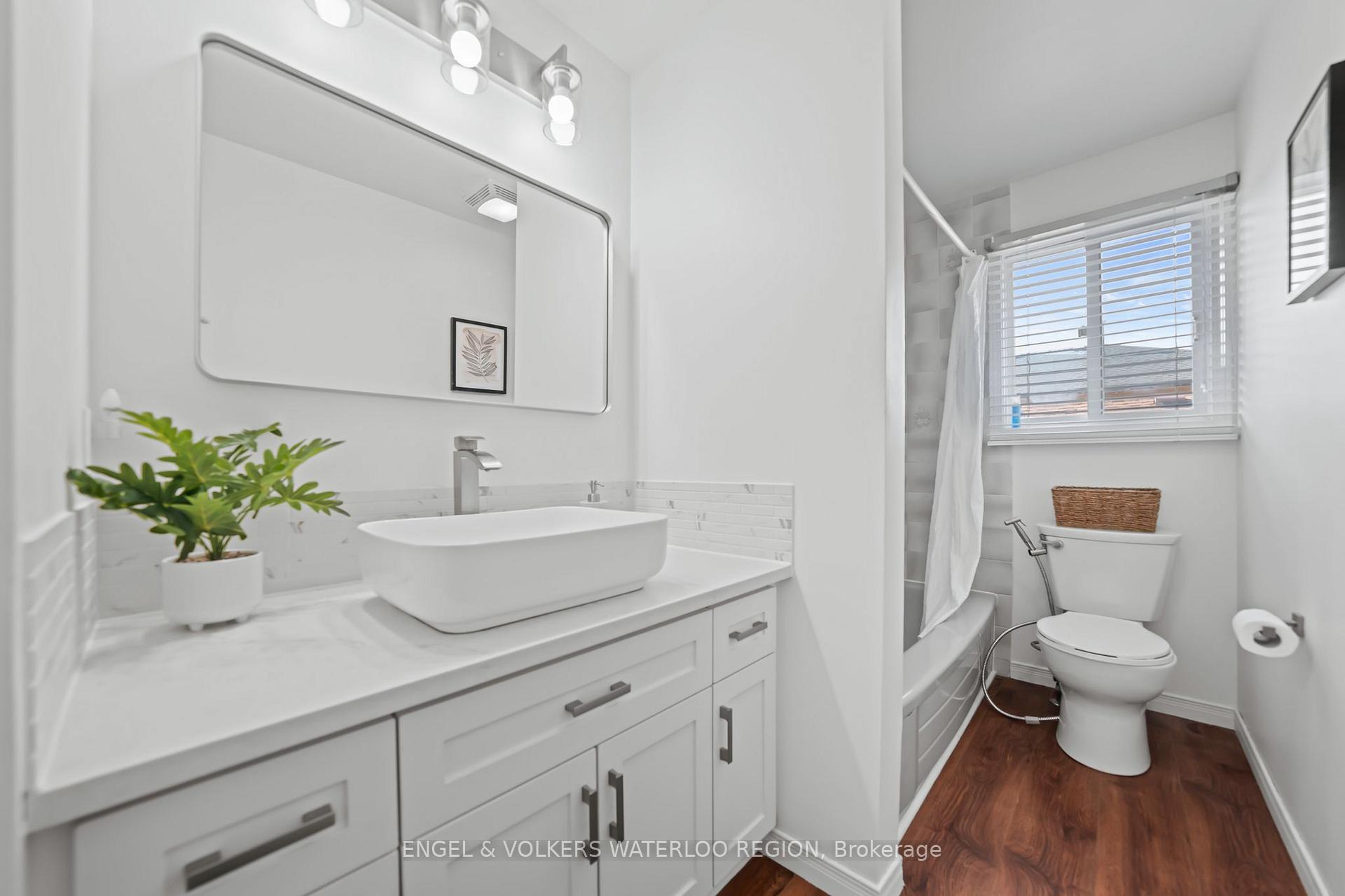 Photo 32 of 323 Newbury Drive, Kitchener — HOMEH