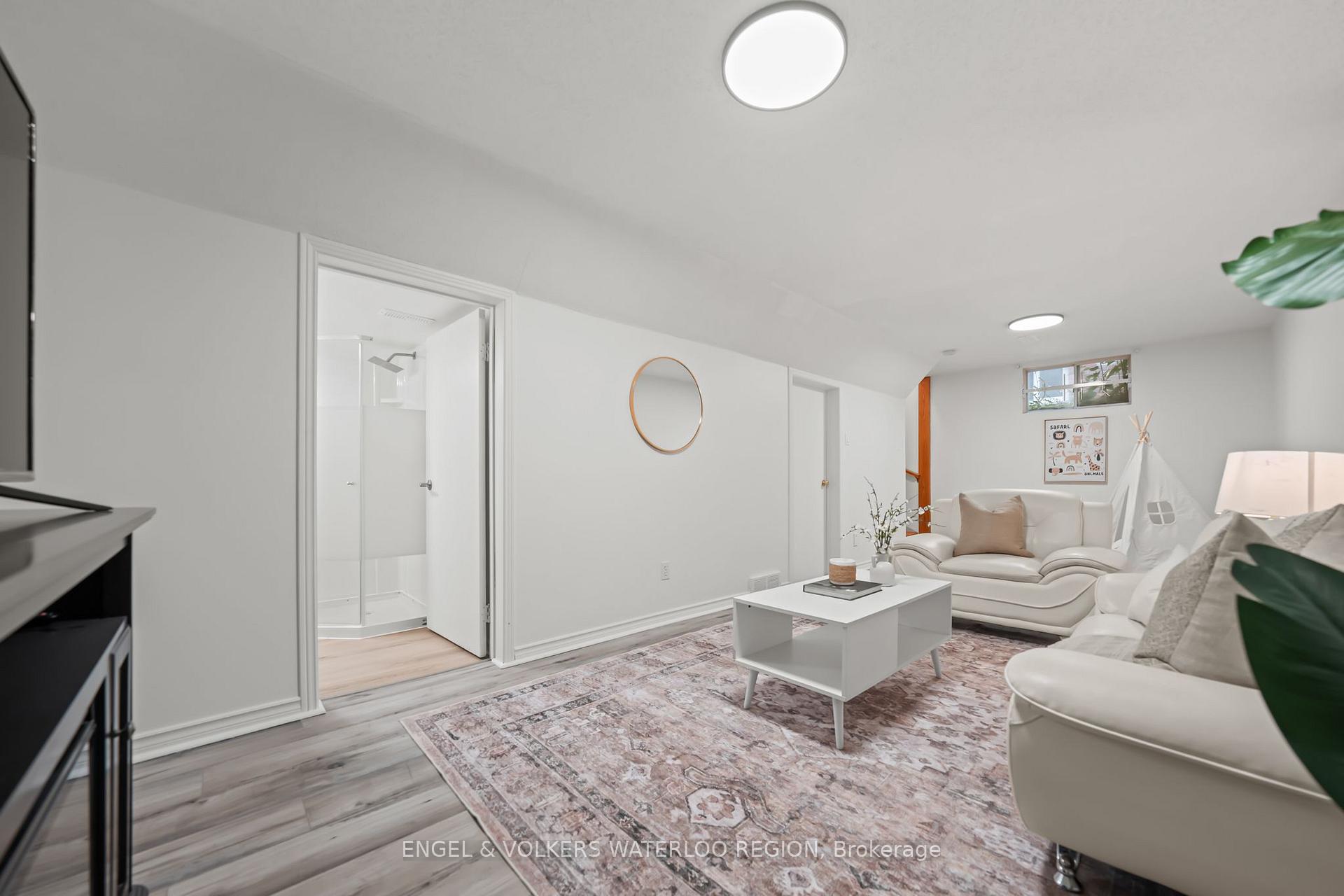 Photo 35 of 323 Newbury Drive, Kitchener — HOMEH