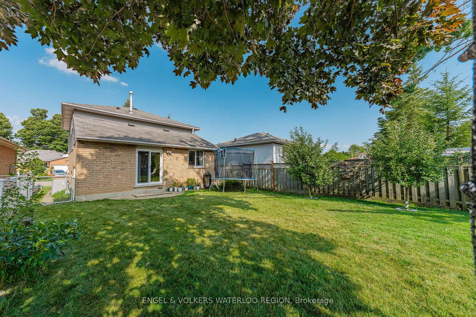 Photo 39 of 323 Newbury Drive, Kitchener — HOMEH