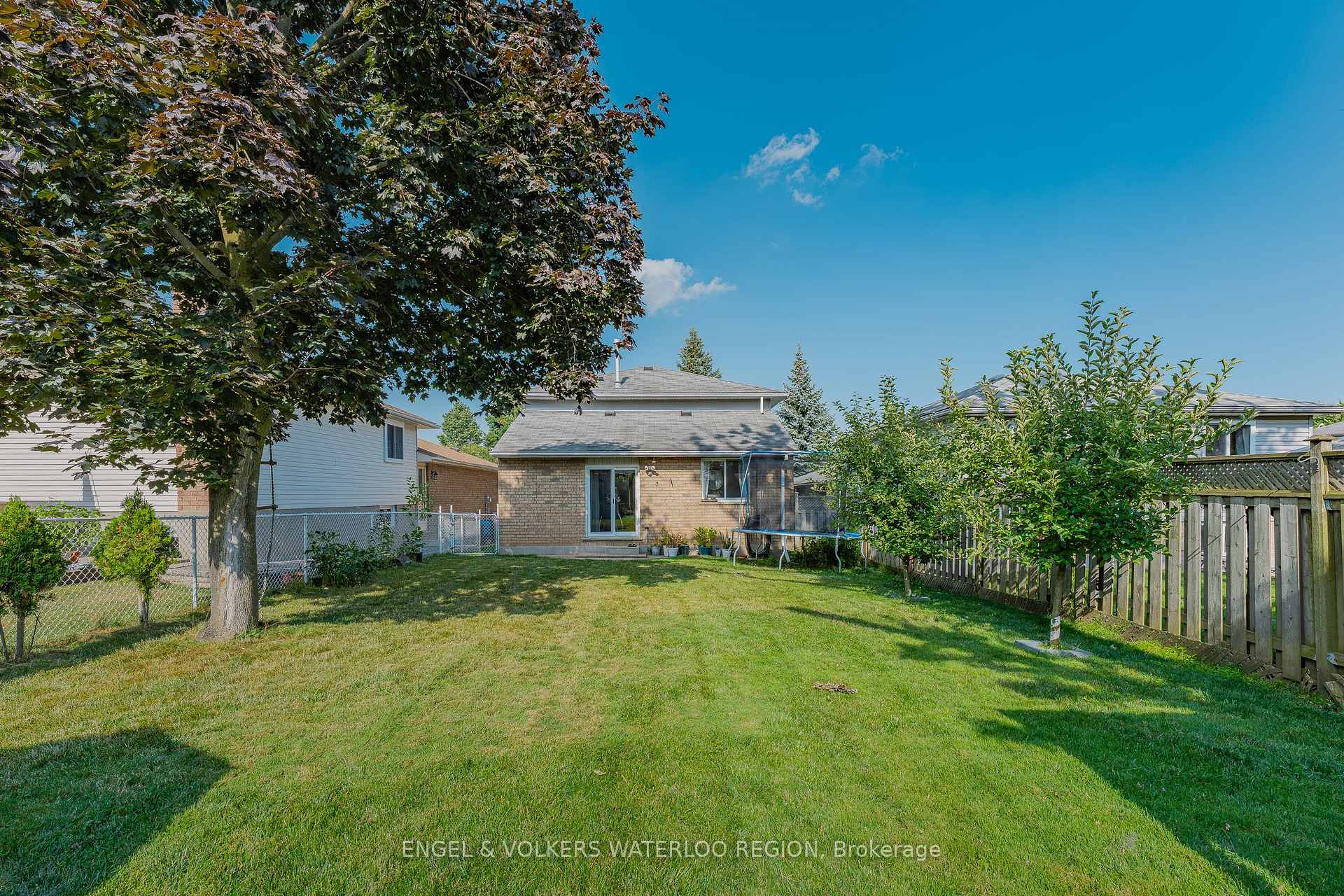 Photo 45 of 323 Newbury Drive, Kitchener — HOMEH